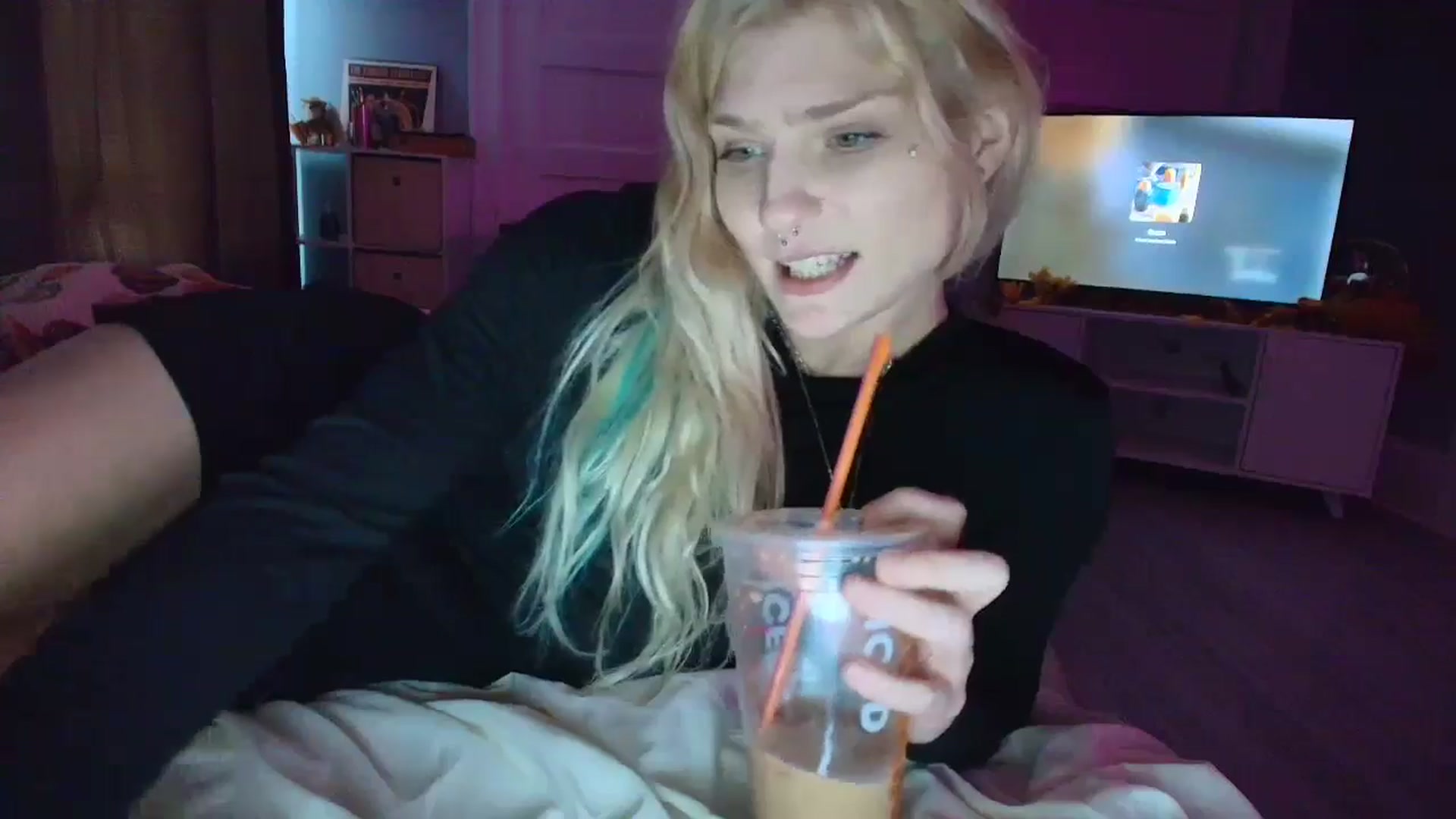 Gallery image thumbnail from DuckChan0's myfreecams stream on, 09/11/2025, 16:11 image 17 of 20