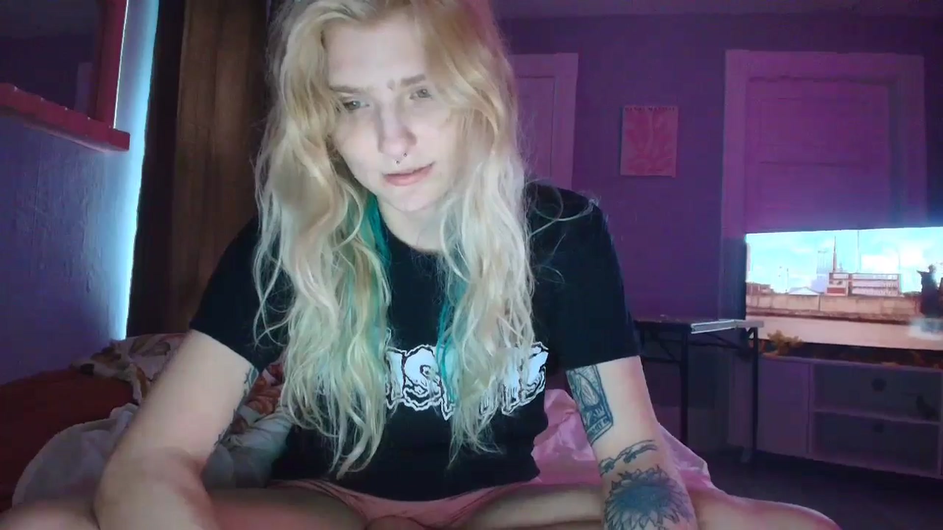 Gallery image thumbnail from DuckChan0's myfreecams stream on, 09/11/2025, 17:28 image 3 of 20