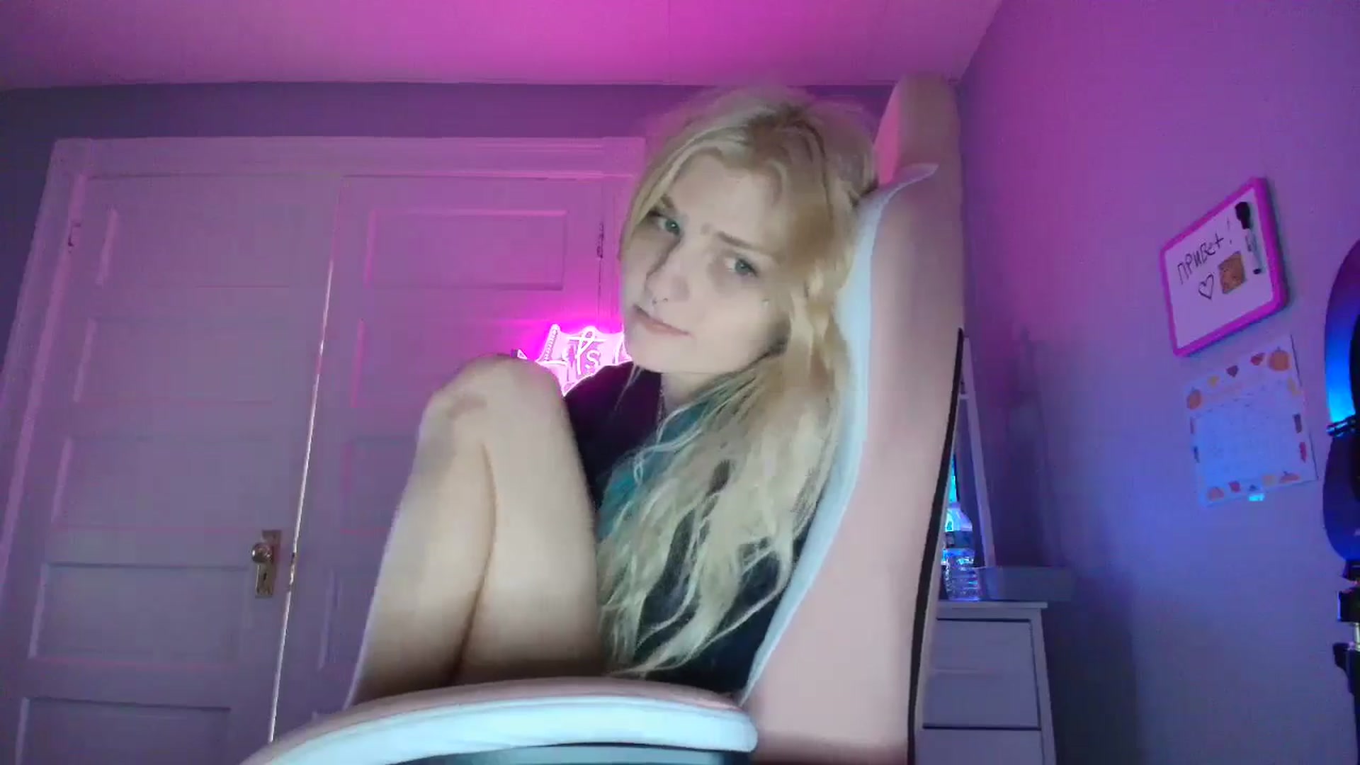 Gallery image thumbnail from DuckChan0's myfreecams stream on, 09/11/2025, 17:28 image 6 of 20