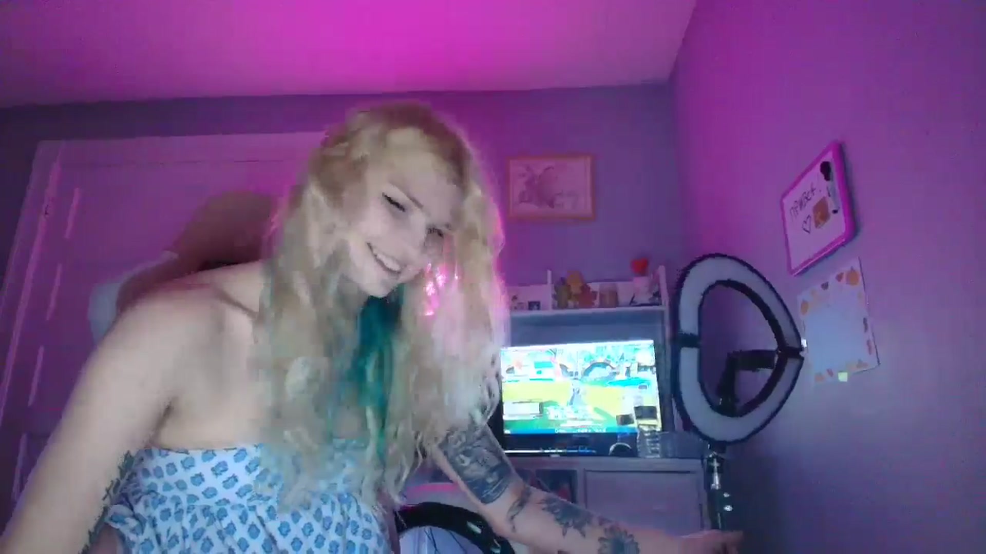 Gallery image thumbnail from DuckChan0's myfreecams stream on, 09/11/2025, 18:15 image 7 of 20
