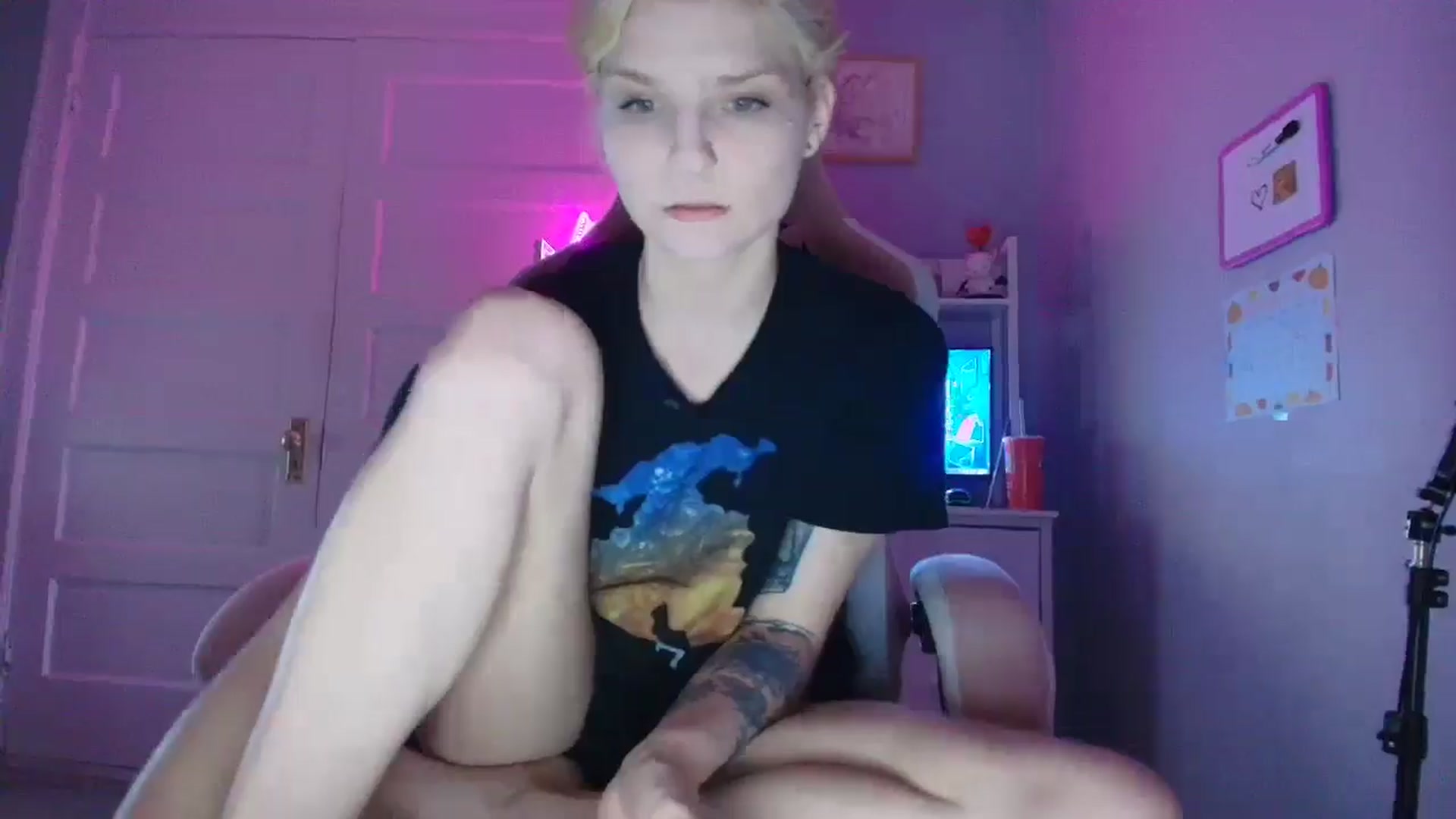 Gallery image thumbnail from DuckChan0's myfreecams stream on, 09/13/2025, 01:36 image 2 of 20