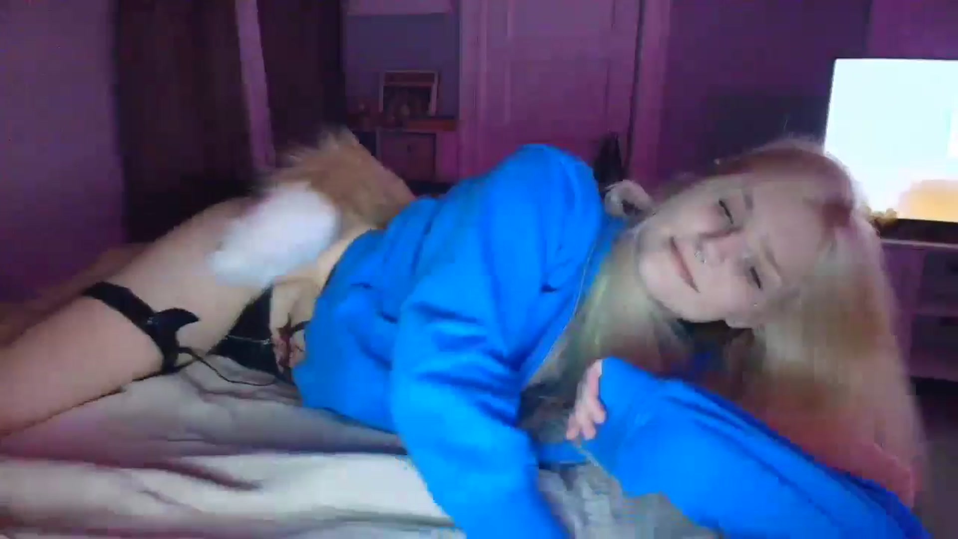Gallery image thumbnail from DuckChan0's myfreecams stream on, 09/13/2025, 23:44 image 12 of 20