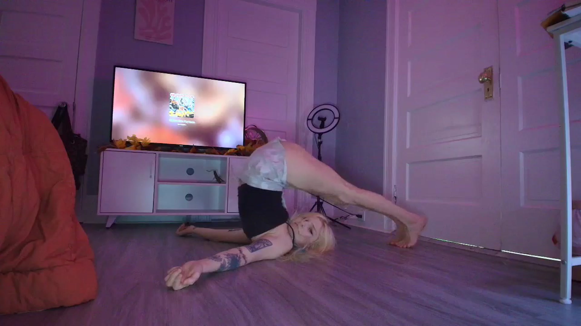 Gallery image thumbnail from DuckChan0's myfreecams stream on, 09/14/2025, 19:54 image 8 of 20