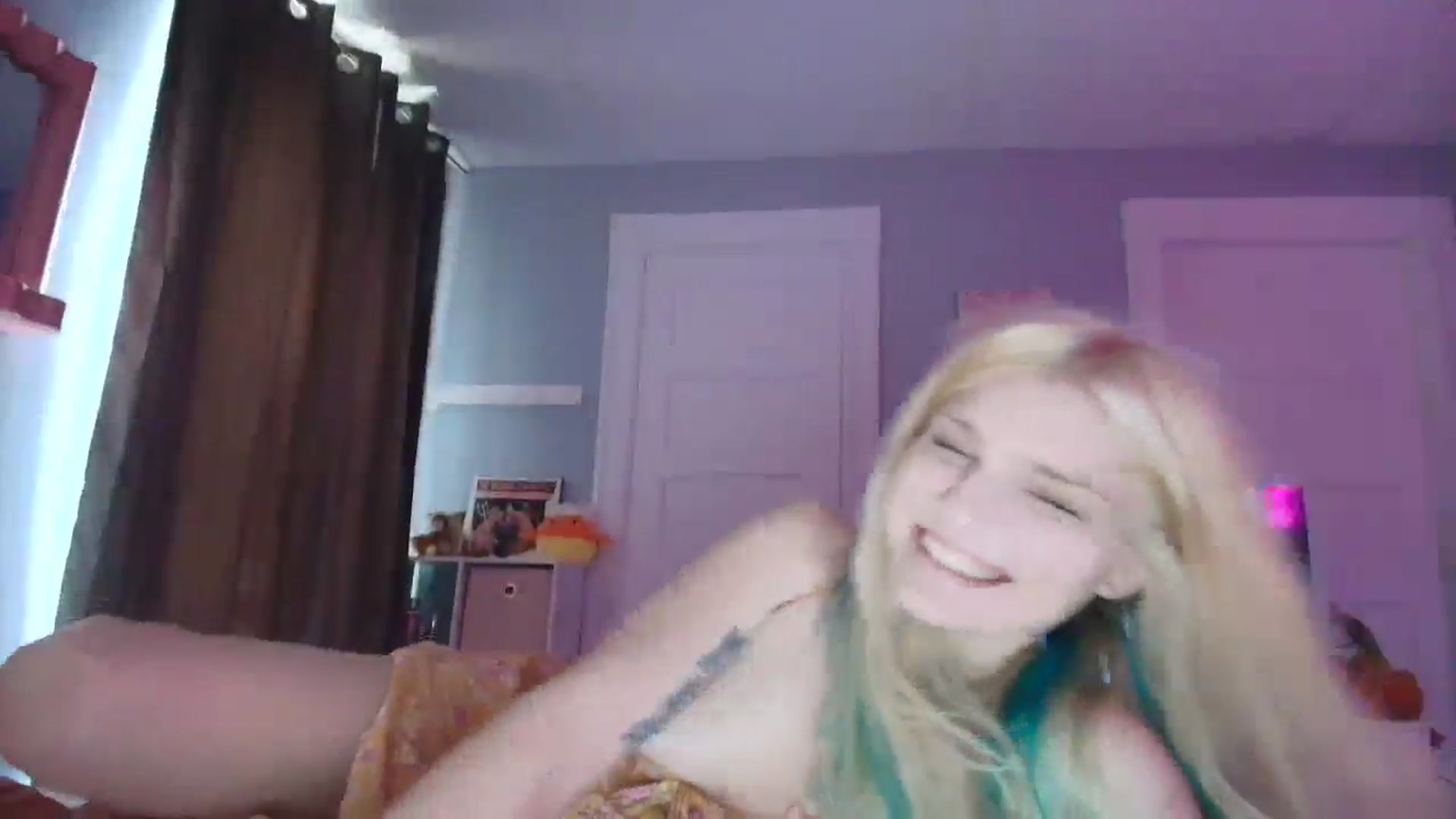 Gallery image thumbnail from DuckChan0's myfreecams stream on, 09/15/2025, 18:27 image 14 of 20