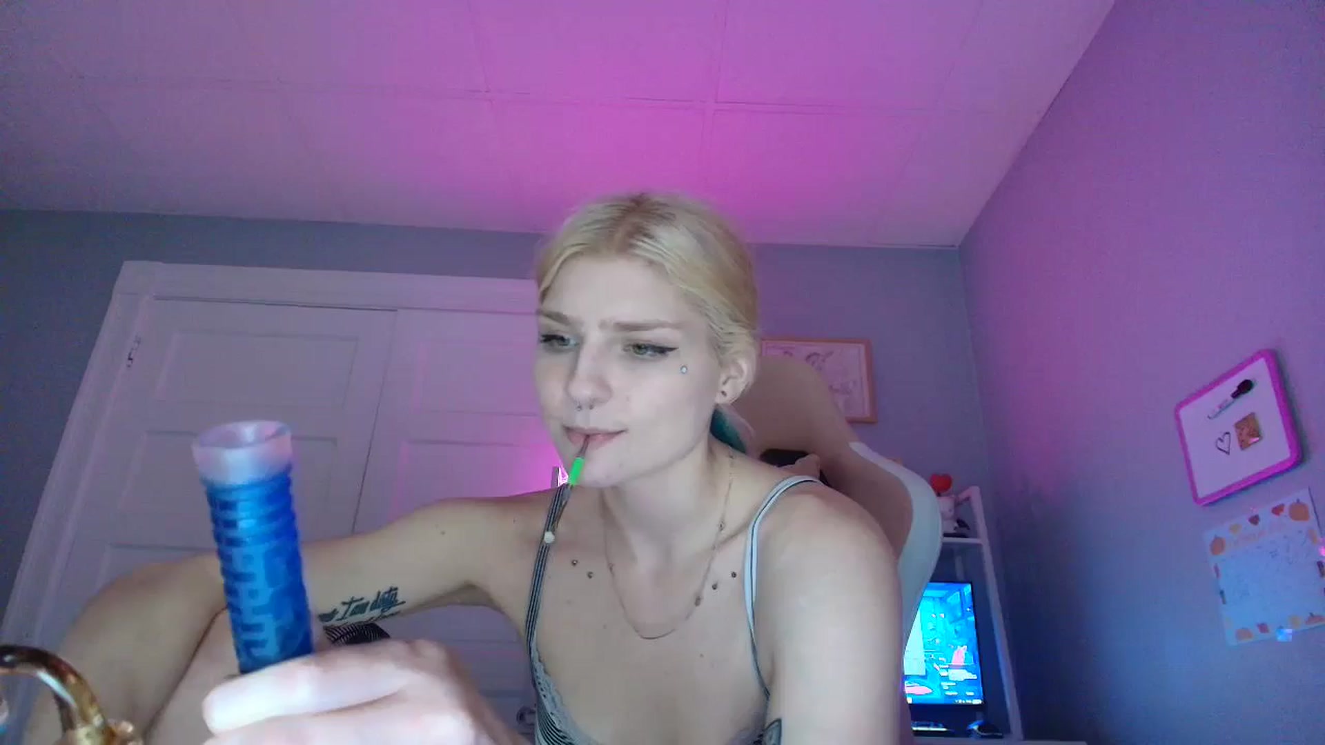Gallery image thumbnail from DuckChan0's myfreecams stream on, 09/16/2025, 18:17 image 1 of 20