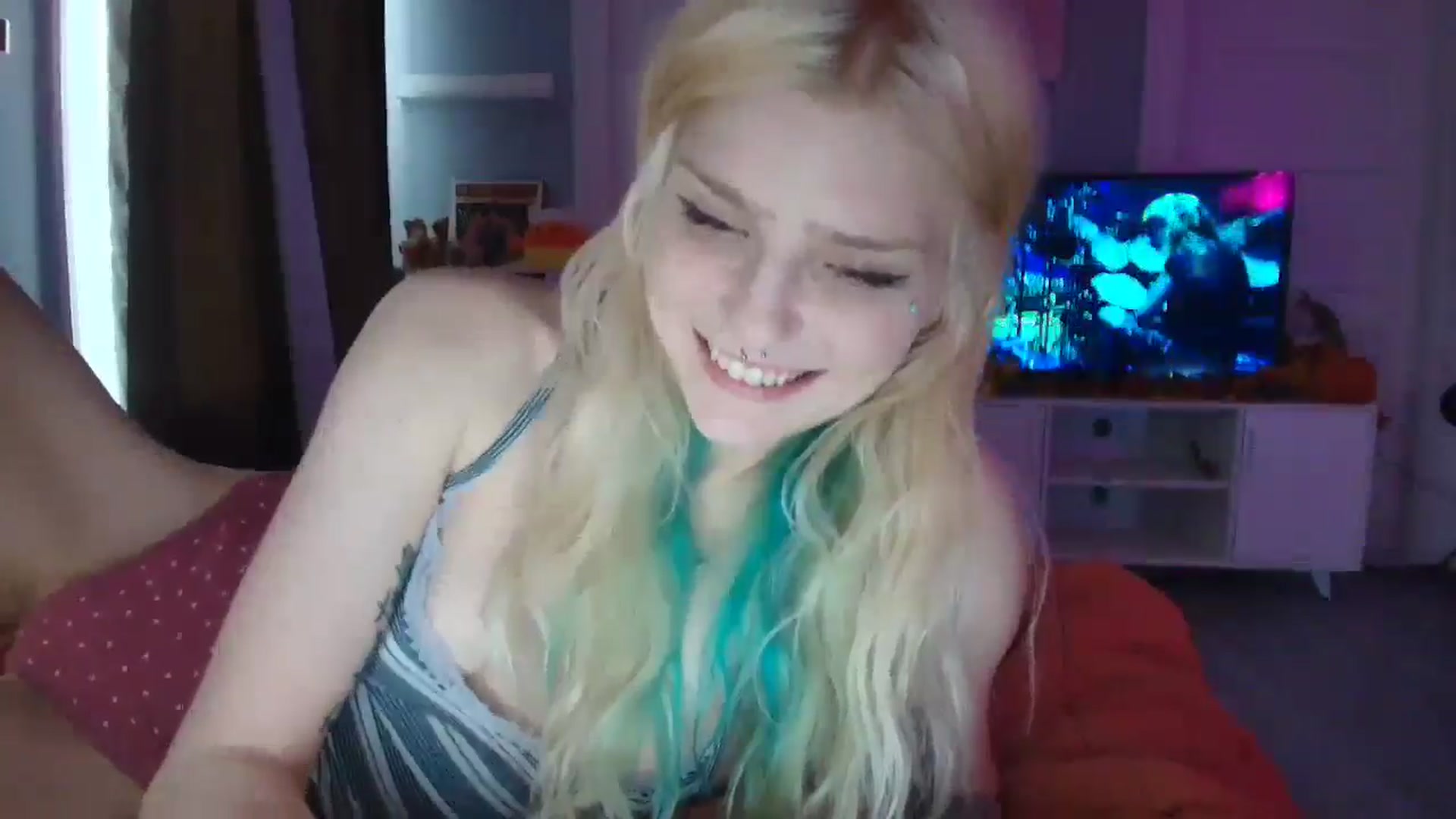 Gallery image thumbnail from DuckChan0's myfreecams stream on, 09/16/2025, 18:17 image 18 of 20