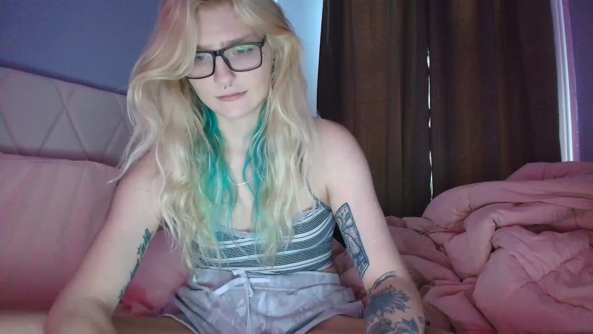 Gallery image thumbnail from DuckChan0's myfreecams stream on, 09/18/2025, 17:03 image 19 of 20