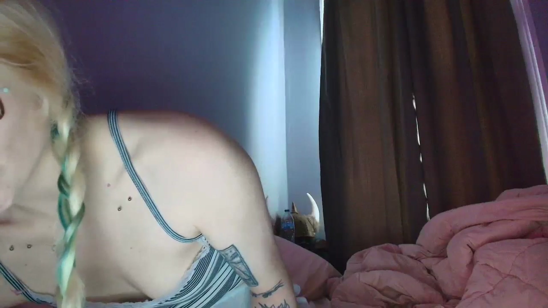 Gallery image thumbnail from DuckChan0's myfreecams stream on, 09/18/2025, 17:03 image 11 of 20