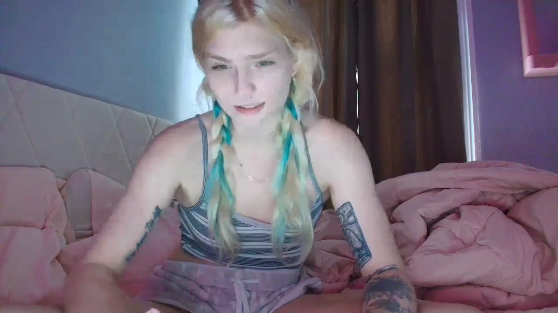 Gallery image thumbnail from DuckChan0's myfreecams stream on, 09/18/2025, 17:03 image 8 of 20