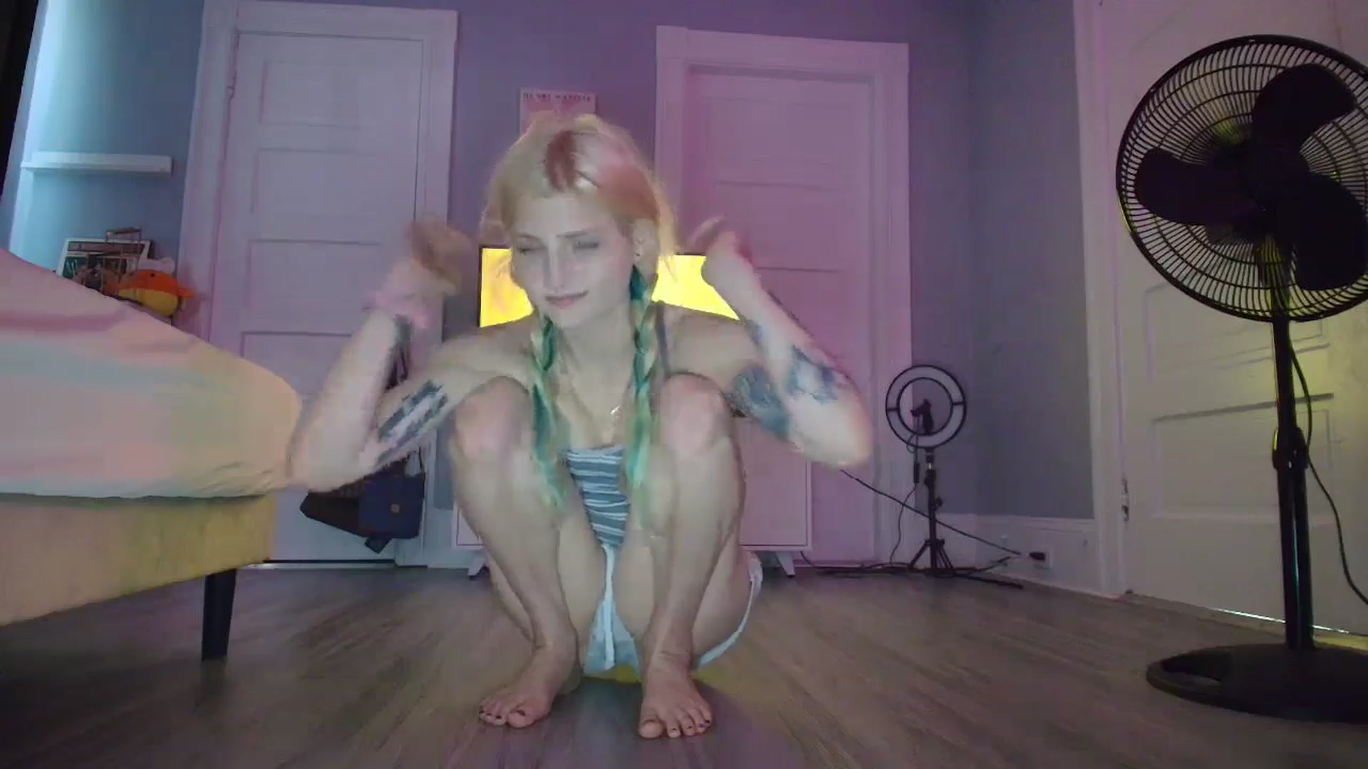 Gallery image thumbnail from DuckChan0's myfreecams stream on, 09/18/2025, 17:03 image 12 of 20