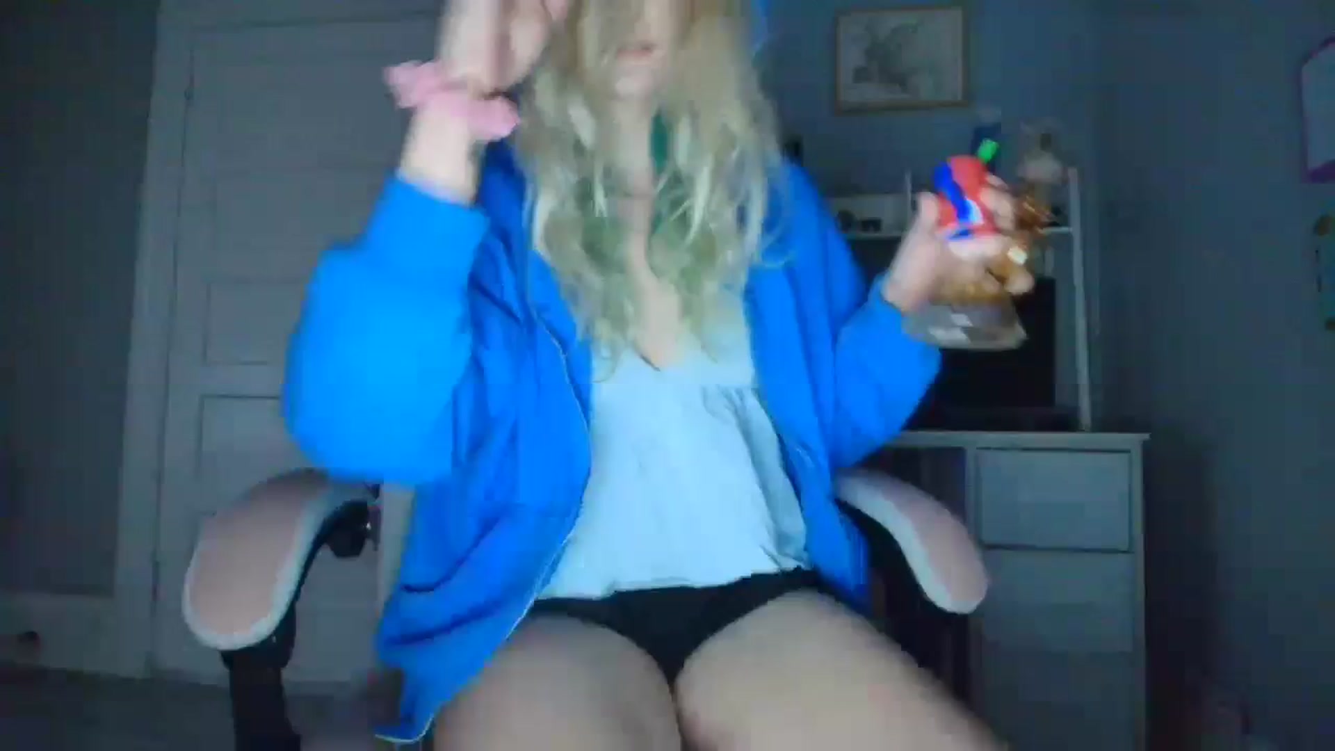 Gallery image thumbnail from DuckChan0's myfreecams stream on, 09/19/2025, 16:54 image 1 of 20