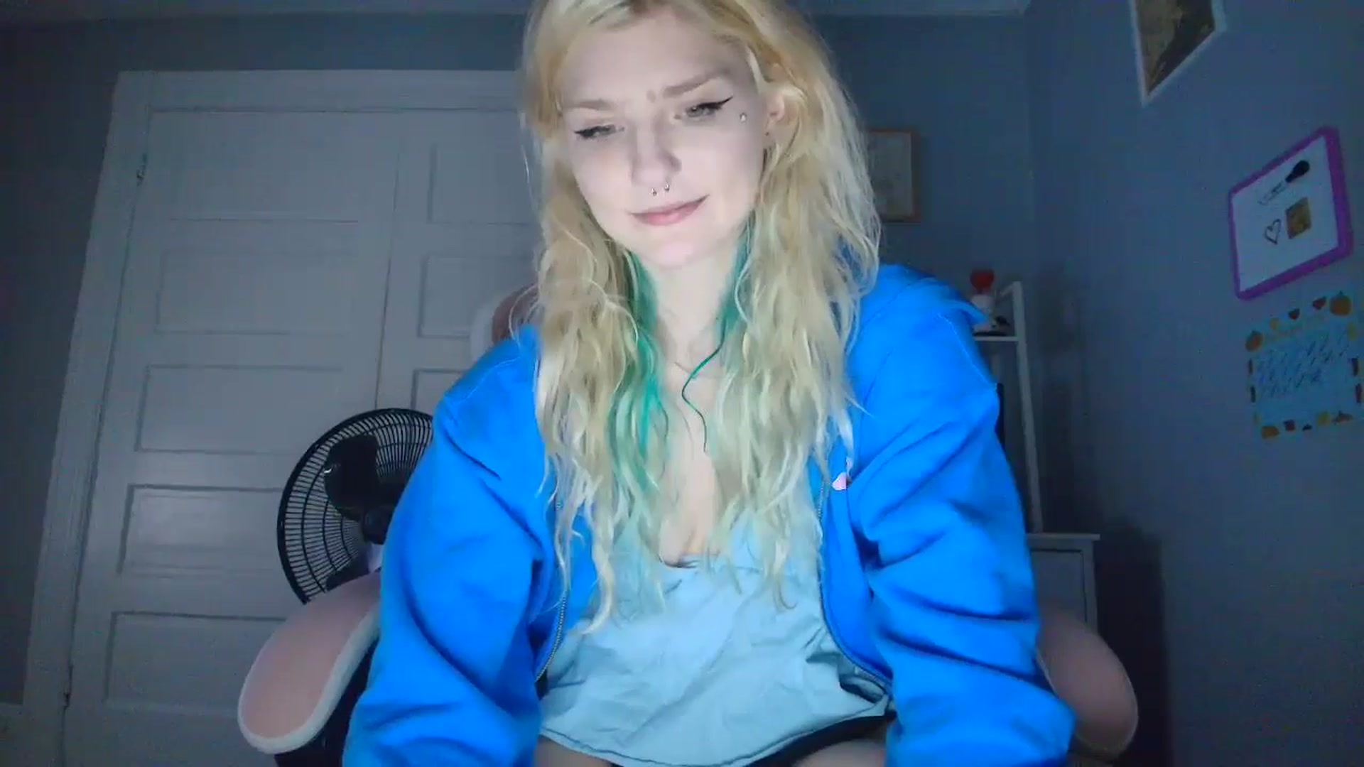 Gallery image thumbnail from DuckChan0's myfreecams stream on, 09/19/2025, 16:54 image 10 of 20