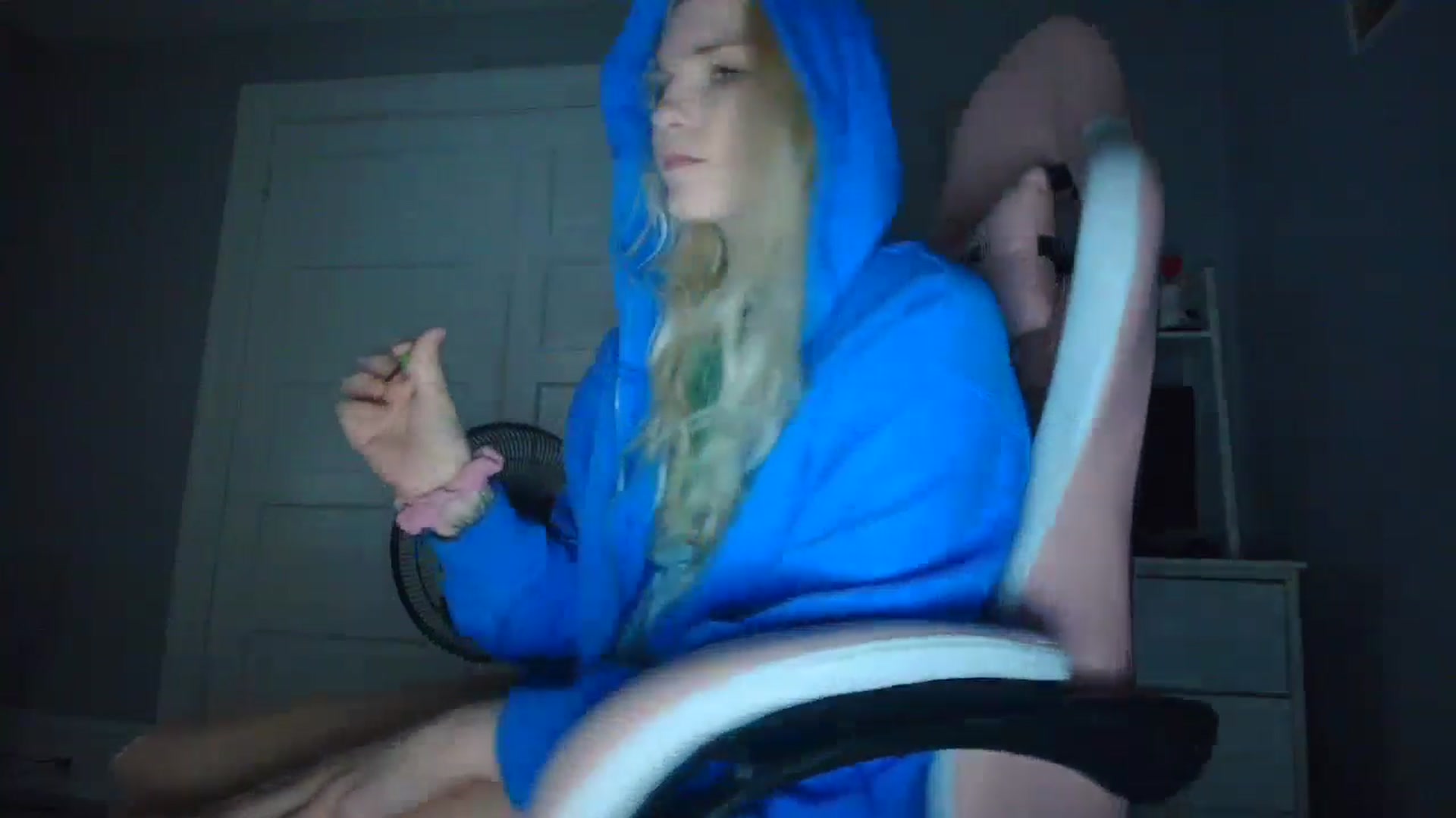Gallery image thumbnail from DuckChan0's myfreecams stream on, 09/19/2025, 16:54 image 2 of 20