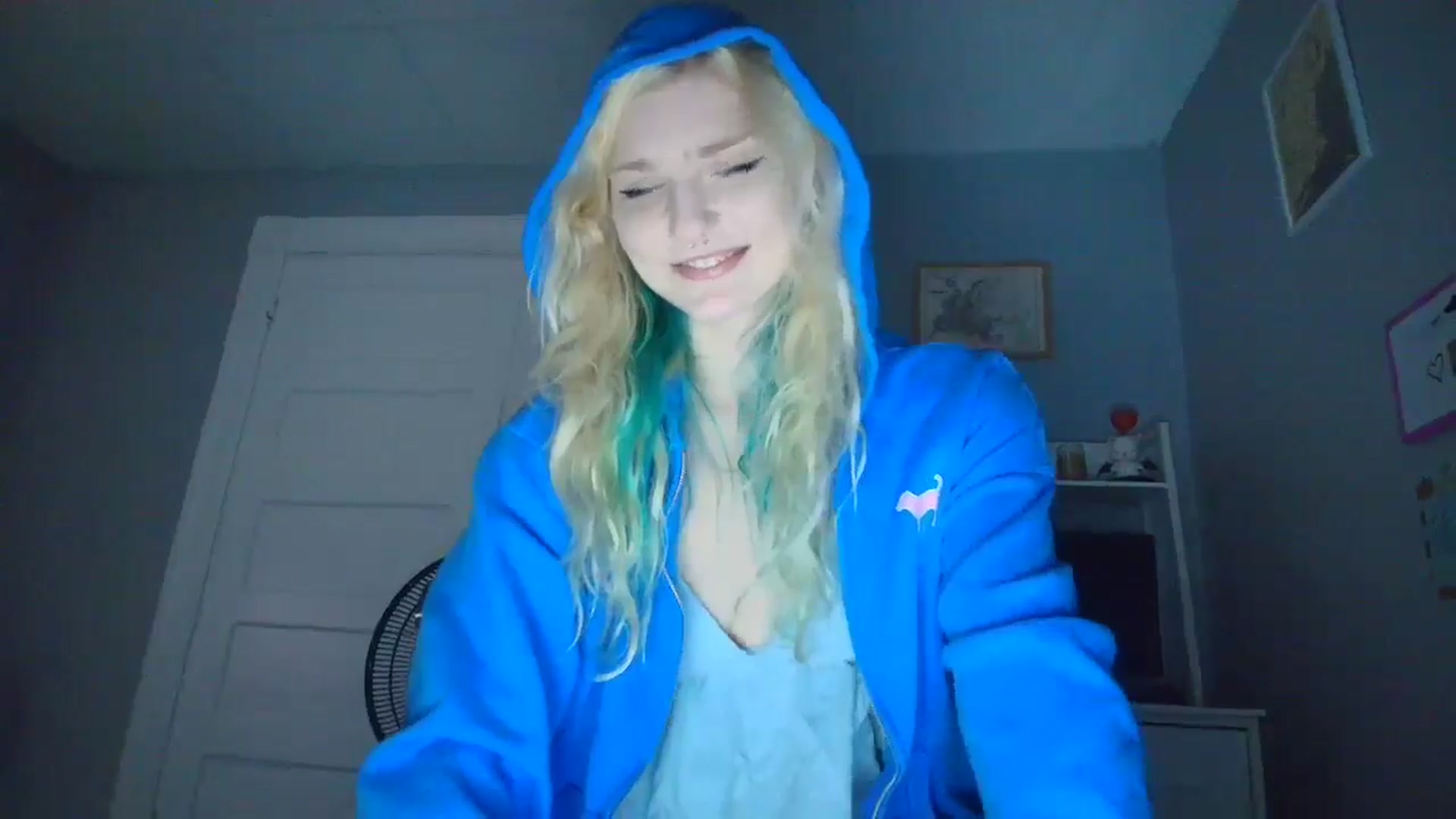 Gallery image thumbnail from DuckChan0's myfreecams stream on, 09/19/2025, 16:54 image 5 of 20