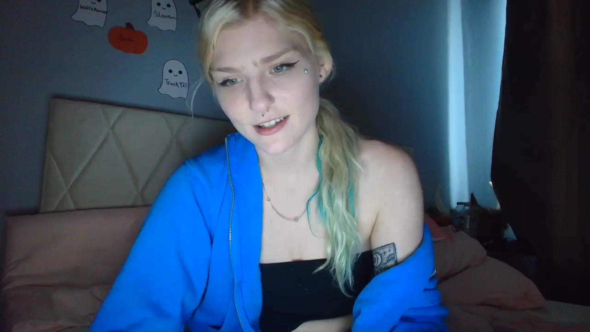 Gallery image thumbnail from DuckChan0's myfreecams stream on, 09/19/2025, 18:36 image 17 of 20