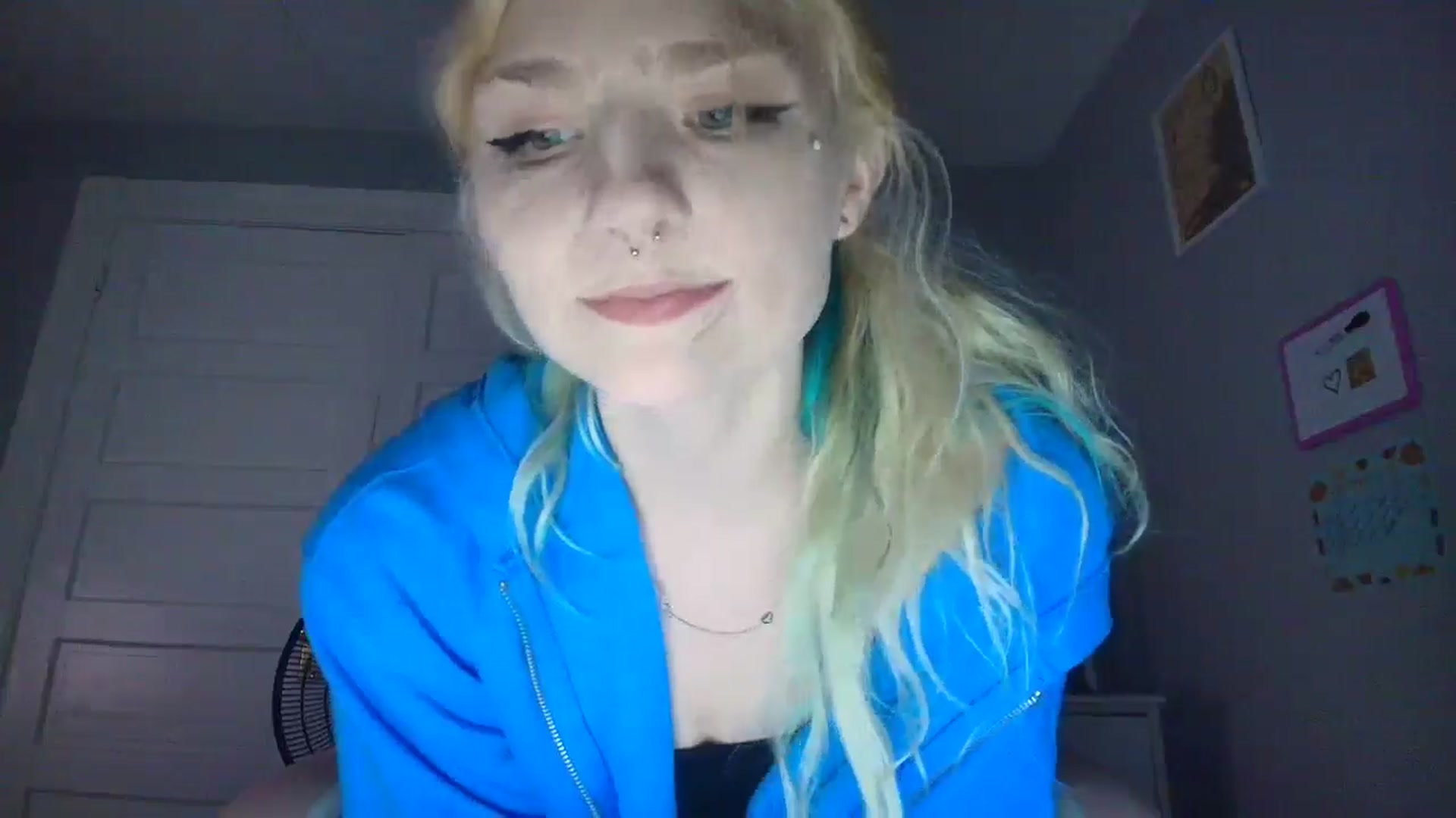 Gallery image thumbnail from DuckChan0's myfreecams stream on, 09/19/2025, 18:36 image 7 of 20