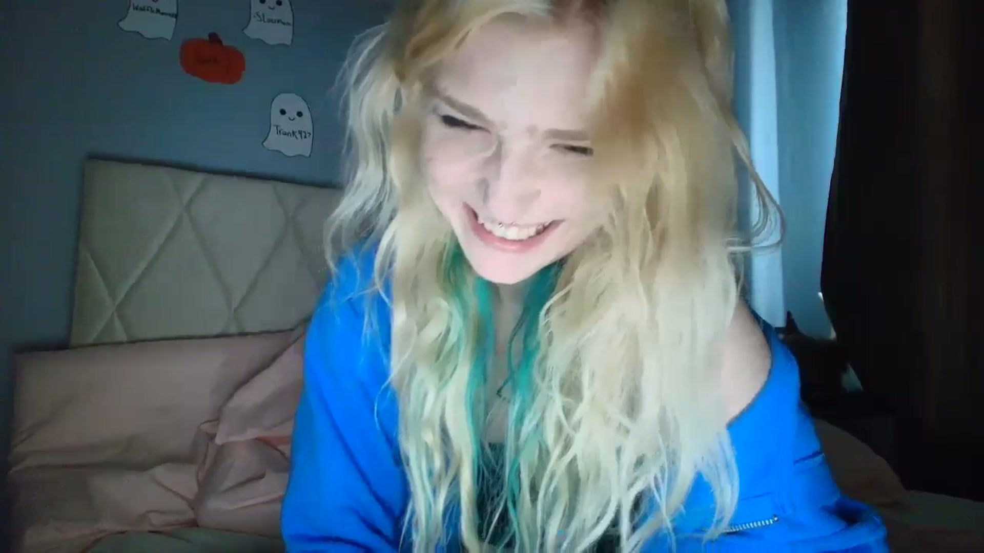 Gallery image thumbnail from DuckChan0's myfreecams stream on, 09/19/2025, 18:36 image 16 of 20