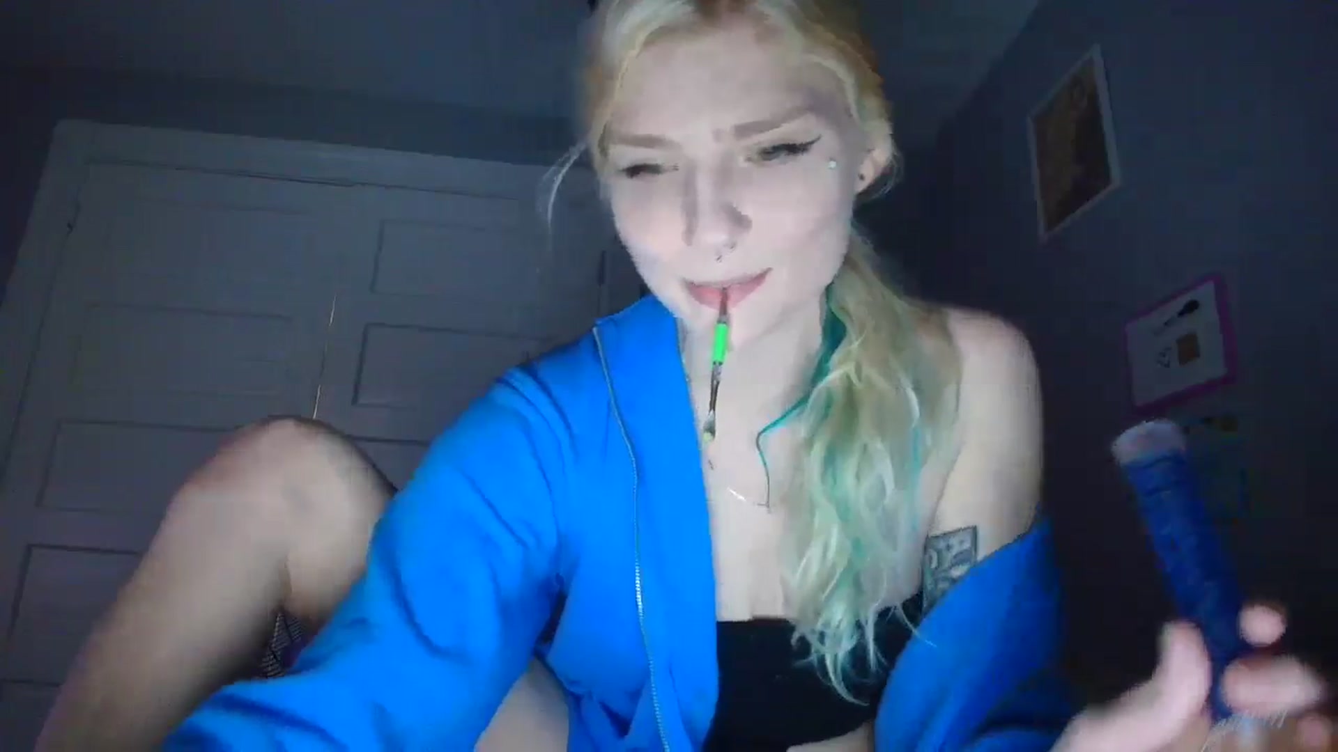 Gallery image thumbnail from DuckChan0's myfreecams stream on, 09/19/2025, 18:36 image 18 of 20