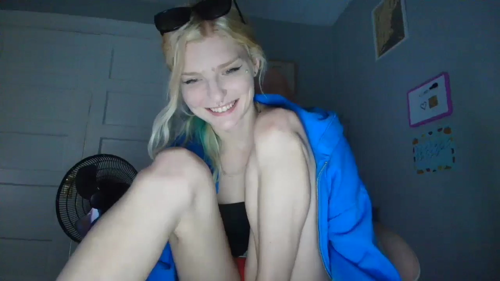 Gallery image thumbnail from DuckChan0's myfreecams stream on, 09/19/2025, 18:36 image 10 of 20