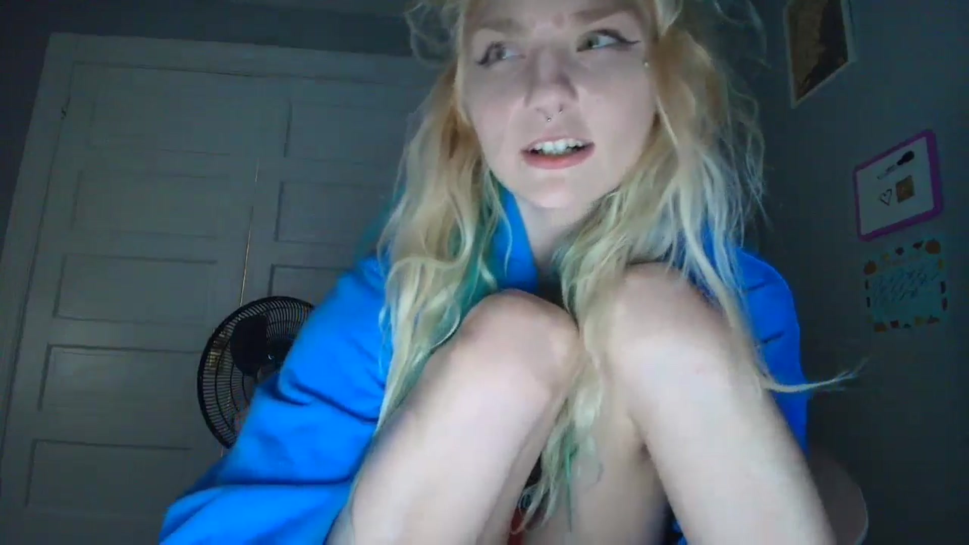 Gallery image thumbnail from DuckChan0's myfreecams stream on, 09/19/2025, 18:36 image 20 of 20