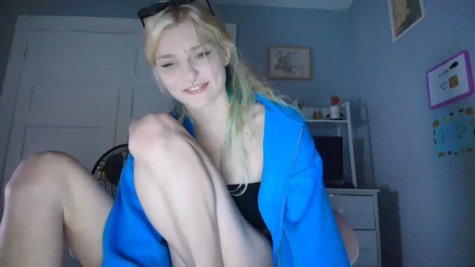 Gallery image thumbnail from DuckChan0's myfreecams stream on, 09/19/2025, 18:36 image 6 of 20