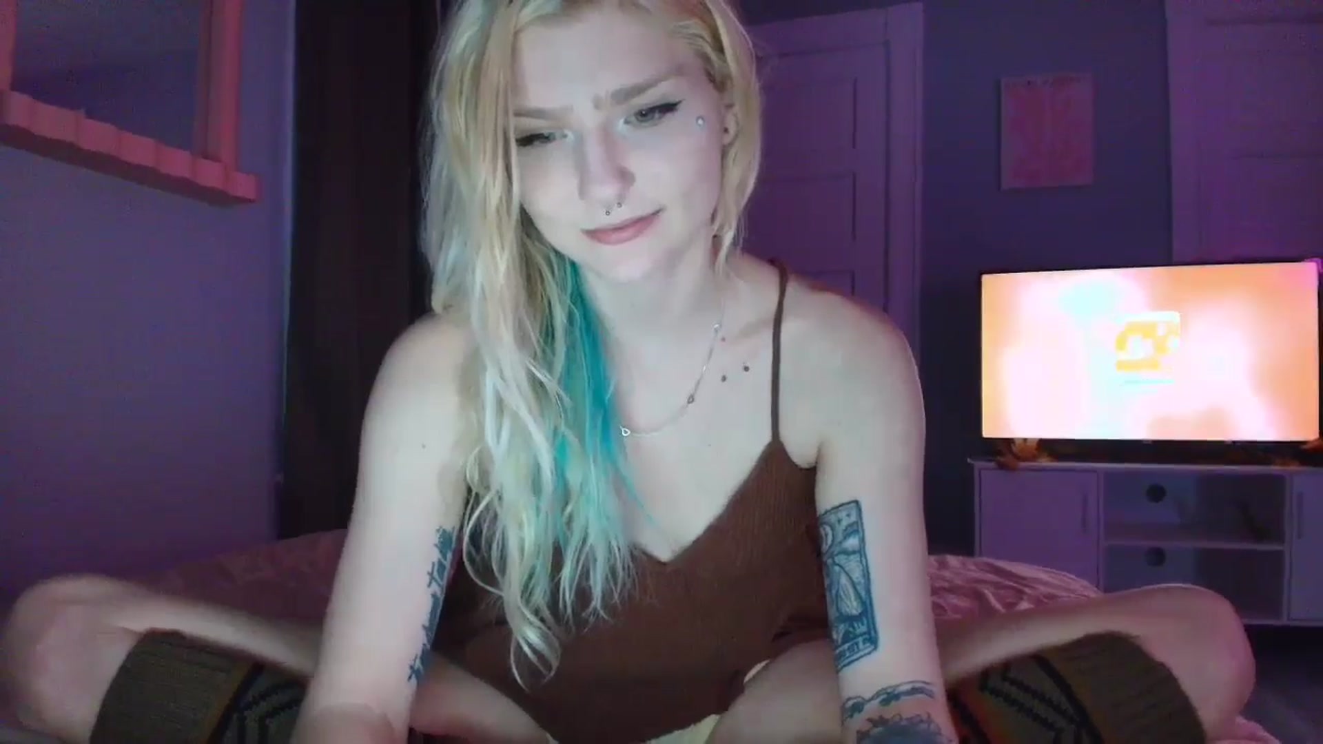 Gallery image thumbnail from DuckChan0's myfreecams stream on, 09/21/2025, 24:10 image 3 of 20