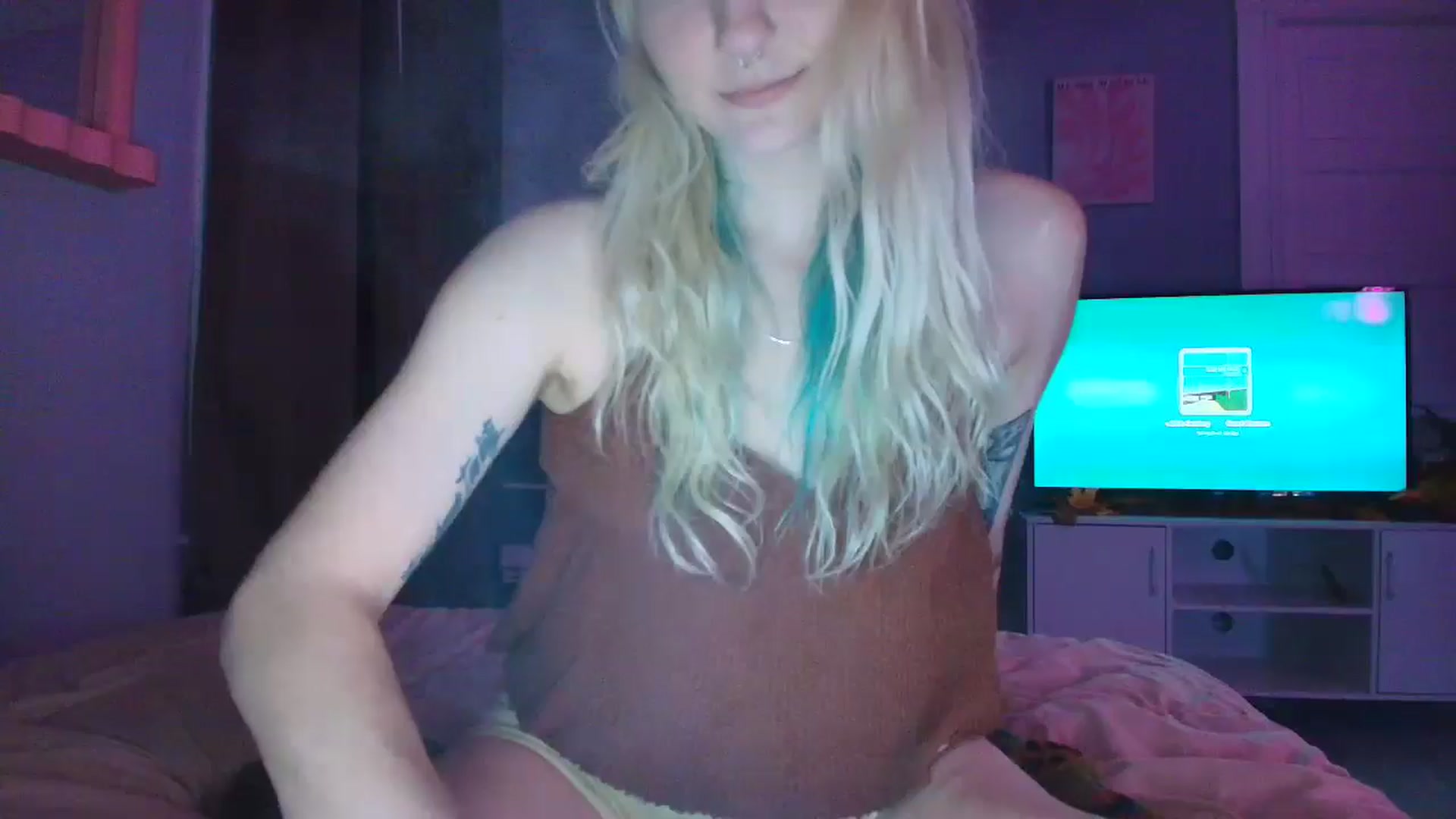Gallery image thumbnail from DuckChan0's myfreecams stream on, 09/21/2025, 24:10 image 13 of 20