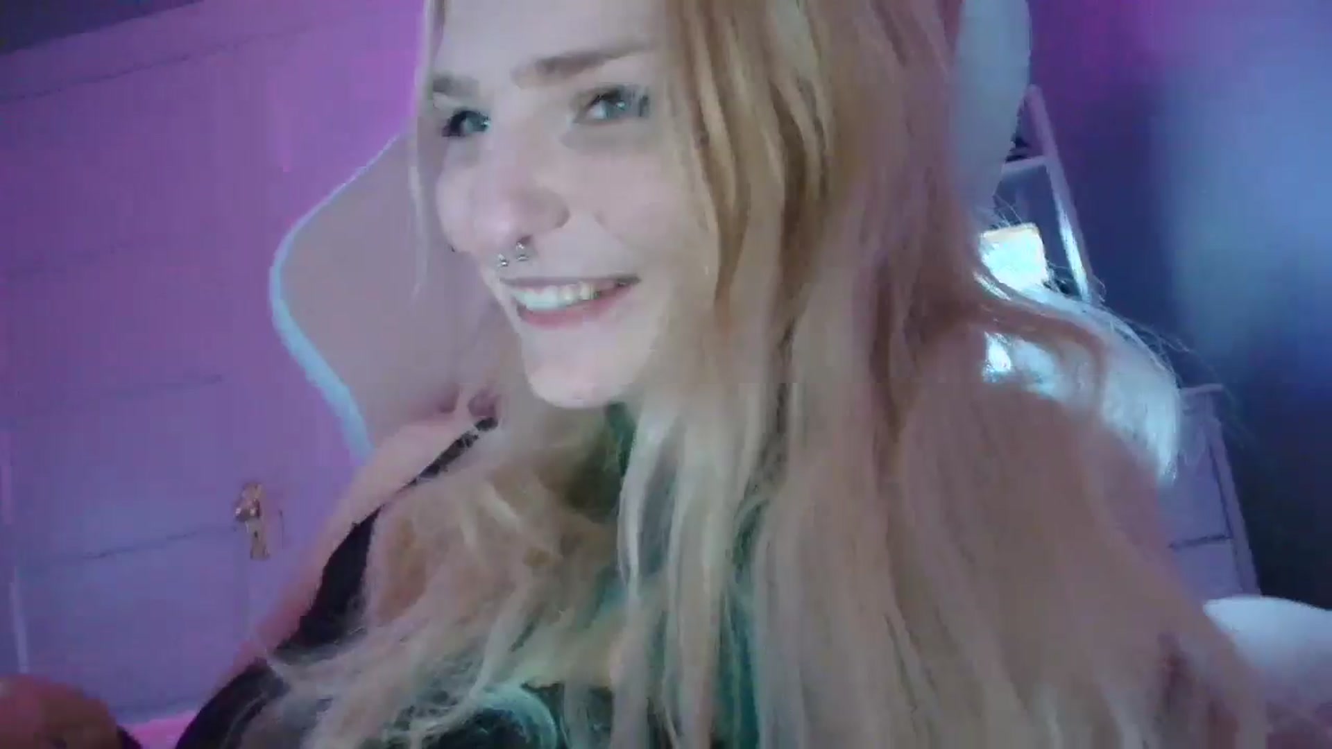 Gallery image thumbnail from DuckChan0's myfreecams stream on, 09/21/2025, 19:40 image 9 of 20