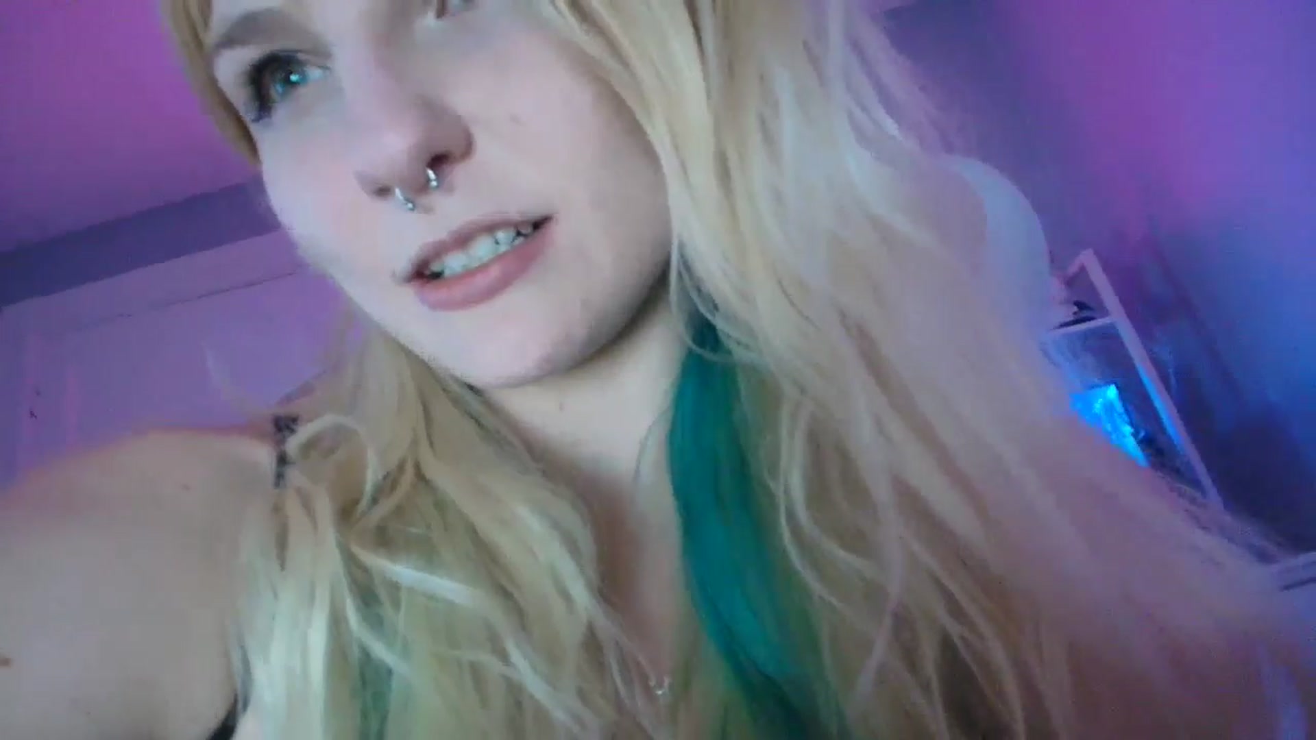 Gallery image thumbnail from DuckChan0's myfreecams stream on, 09/21/2025, 20:36 image 15 of 20