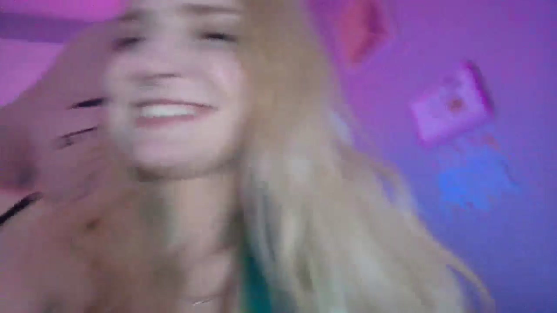 Gallery image thumbnail from DuckChan0's myfreecams stream on, 09/21/2025, 20:36 image 18 of 20