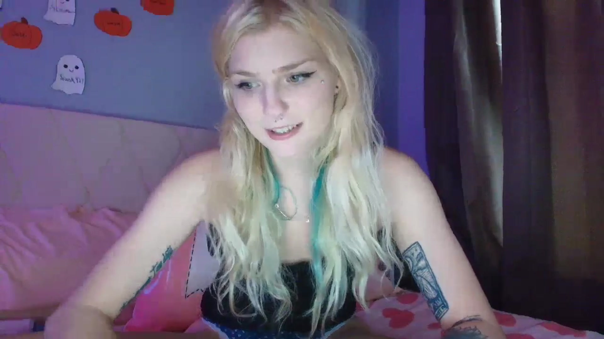 Gallery image thumbnail from DuckChan0's myfreecams stream on, 09/21/2025, 20:36 image 2 of 20