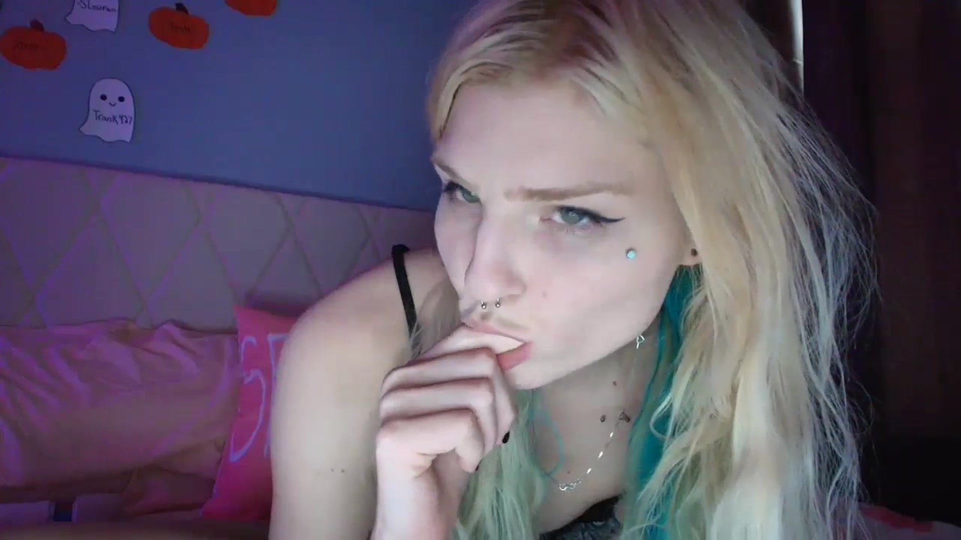 Gallery image thumbnail from DuckChan0's myfreecams stream on, 09/21/2025, 20:36 image 4 of 20