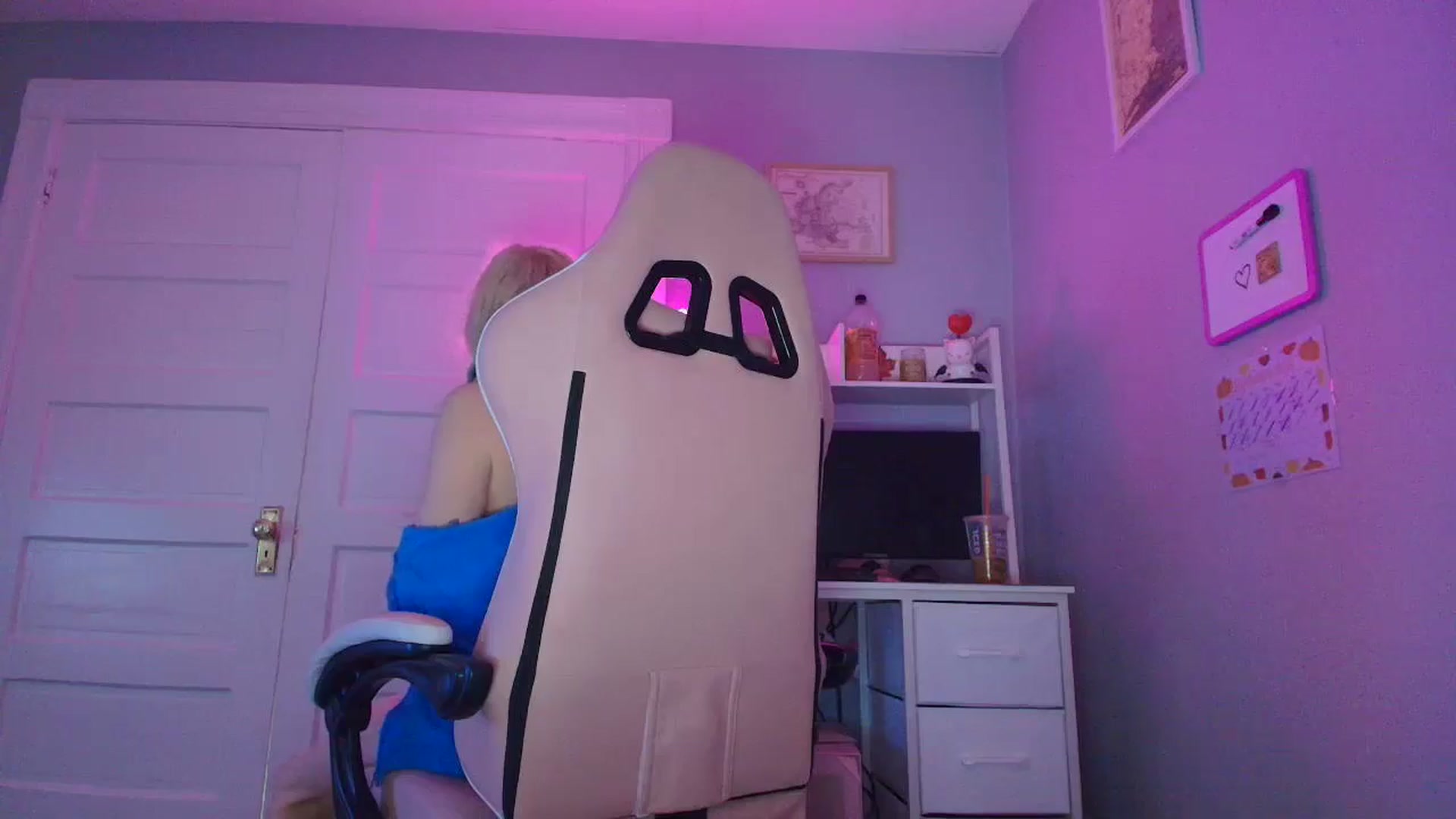 Gallery image thumbnail from DuckChan0's myfreecams stream on, 09/22/2025, 16:55 image 15 of 20