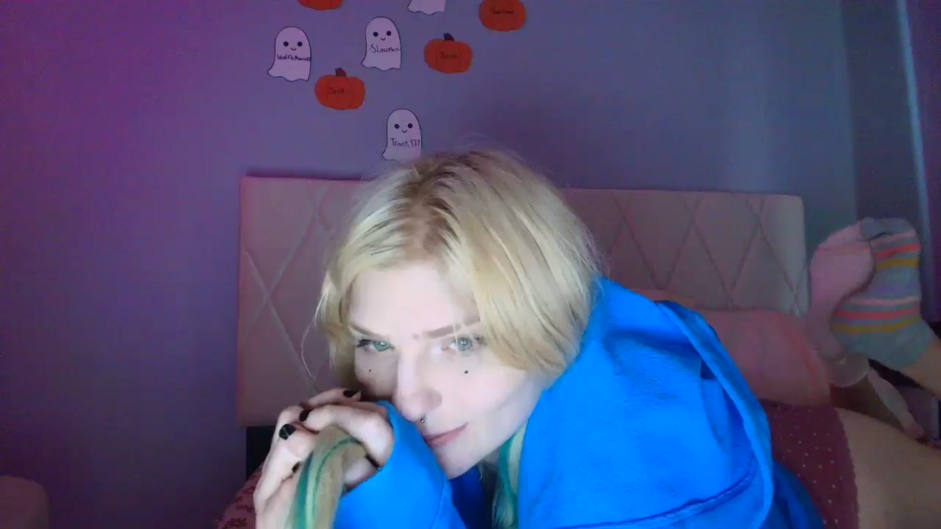 Gallery image thumbnail from DuckChan0's myfreecams stream on, 09/22/2025, 16:55 image 18 of 20