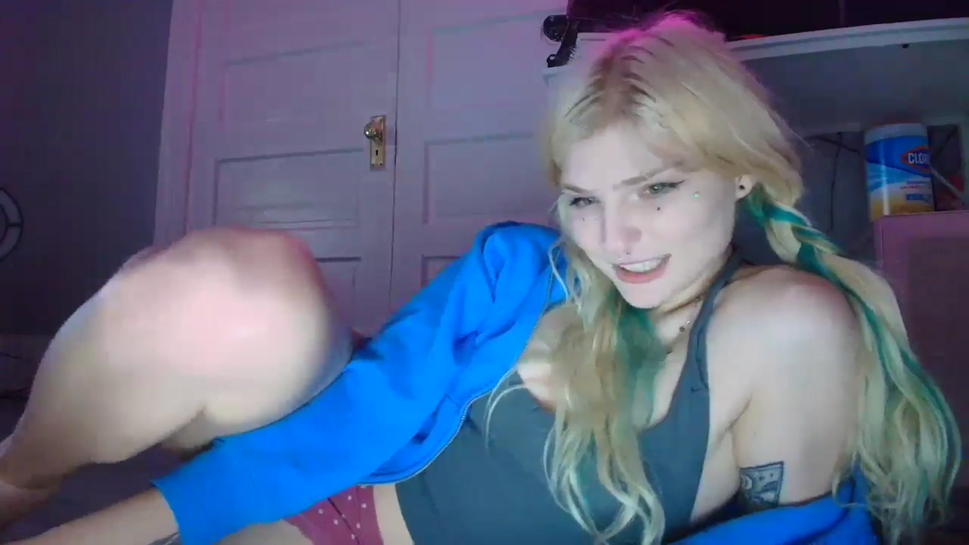 Gallery image thumbnail from DuckChan0's myfreecams stream on, 09/22/2025, 16:55 image 14 of 20