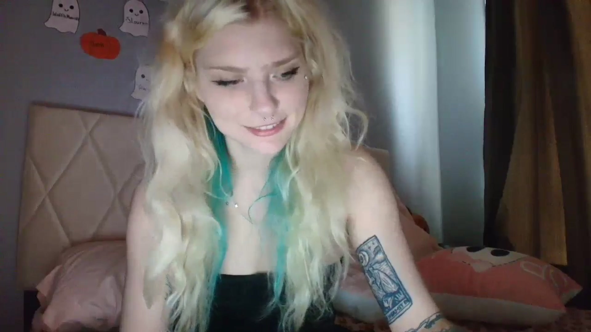 Gallery image thumbnail from DuckChan0's myfreecams stream on, 09/23/2025, 16:46 image 18 of 20