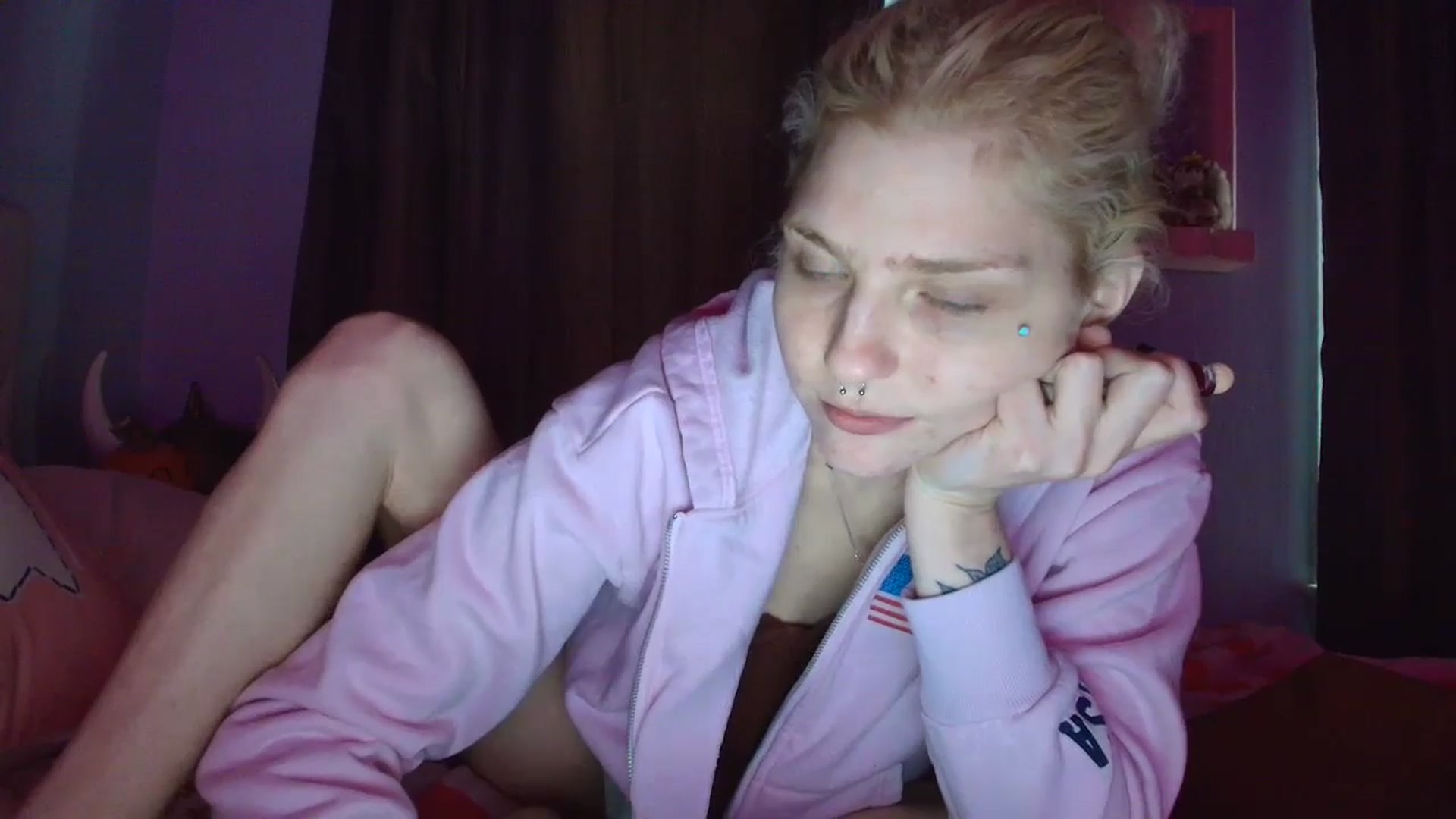 Gallery image thumbnail from DuckChan0's myfreecams stream on, 09/24/2025, 15:42 image 3 of 20