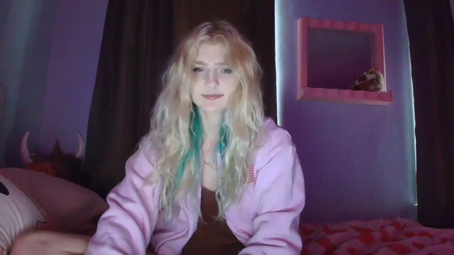Gallery image thumbnail from DuckChan0's myfreecams stream on, 09/24/2025, 15:42 image 14 of 20
