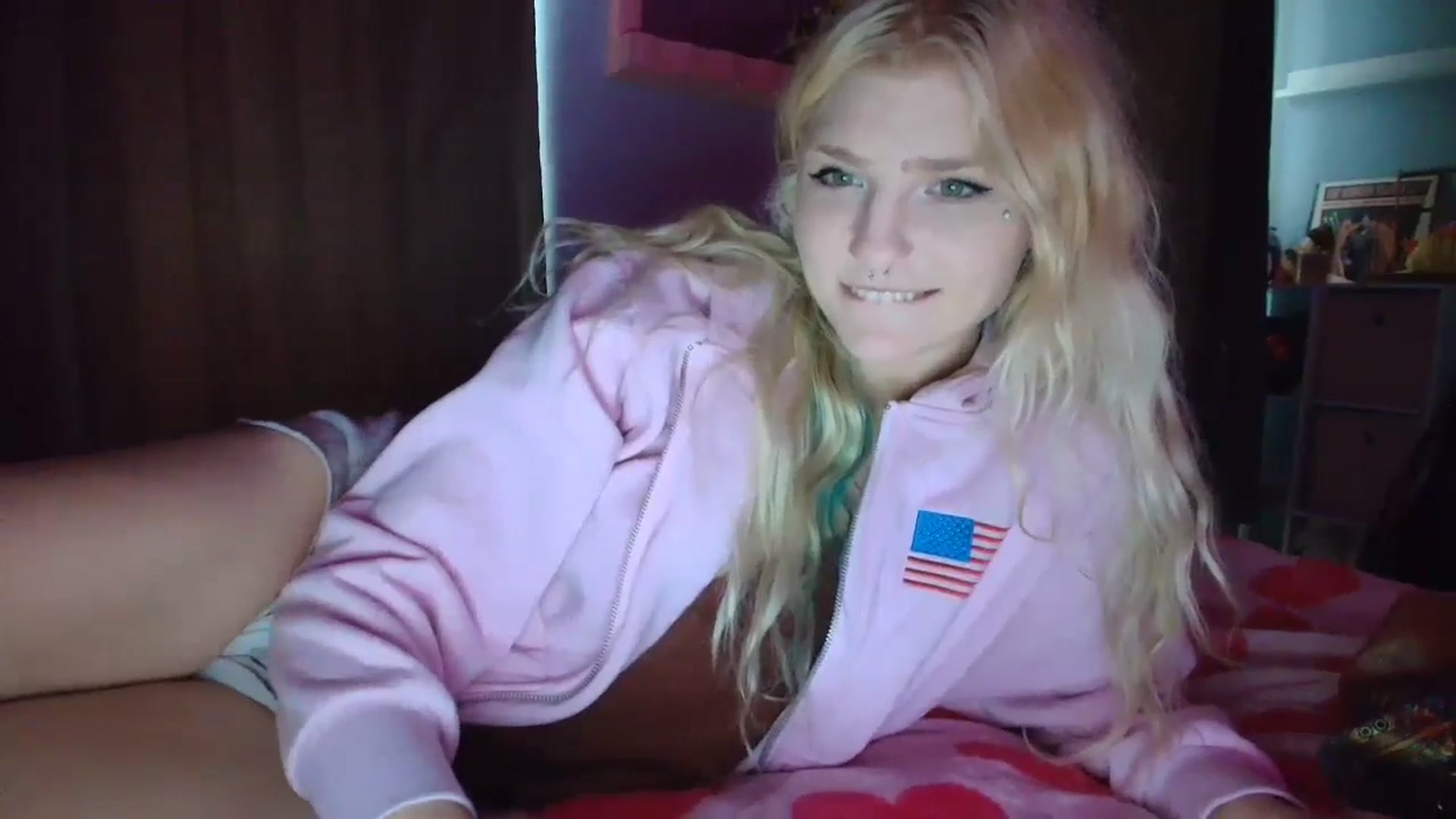 Gallery image thumbnail from DuckChan0's myfreecams stream on, 09/24/2025, 15:42 image 18 of 20