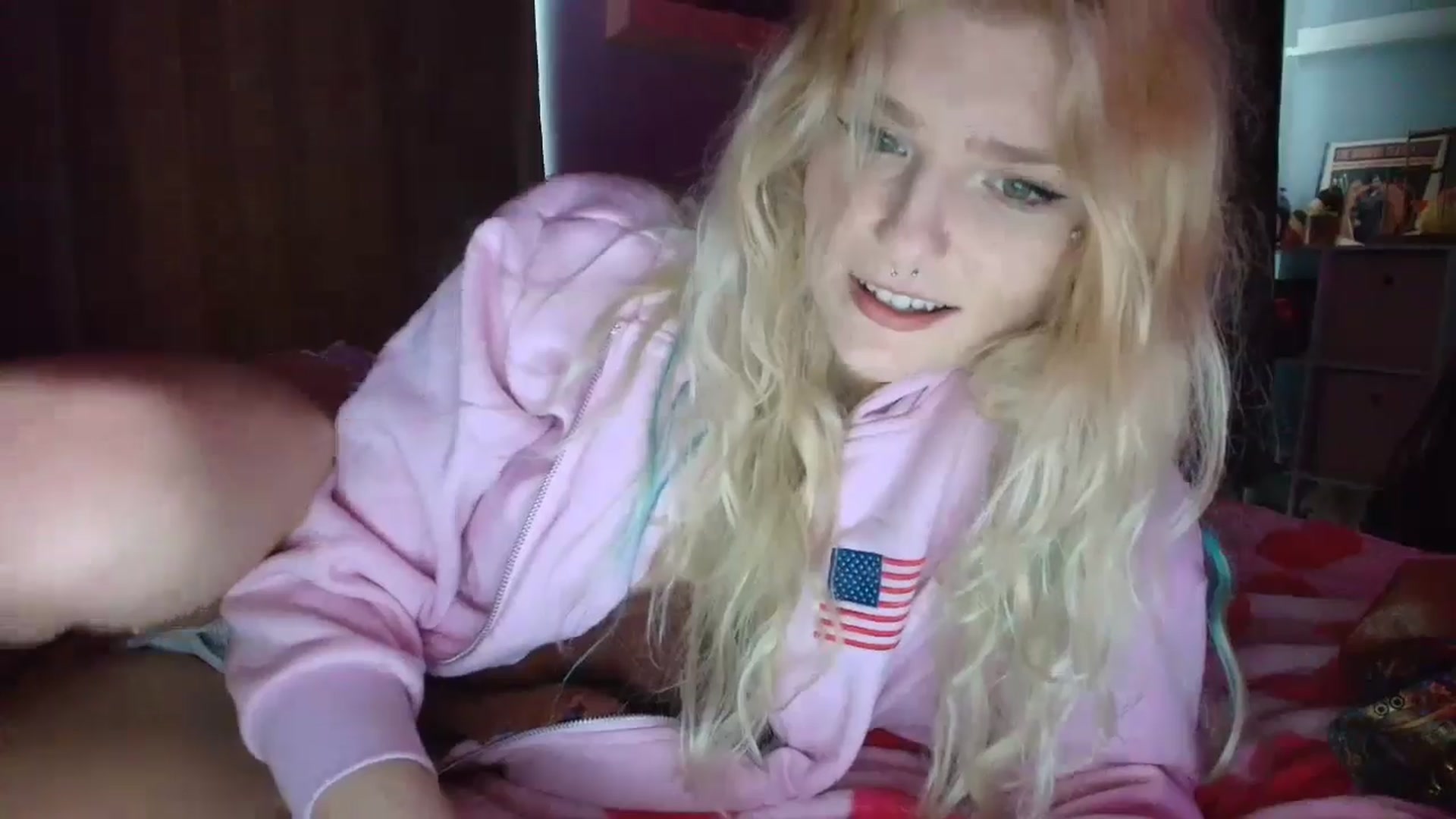 Gallery image thumbnail from DuckChan0's myfreecams stream on, 09/24/2025, 15:42 image 20 of 20
