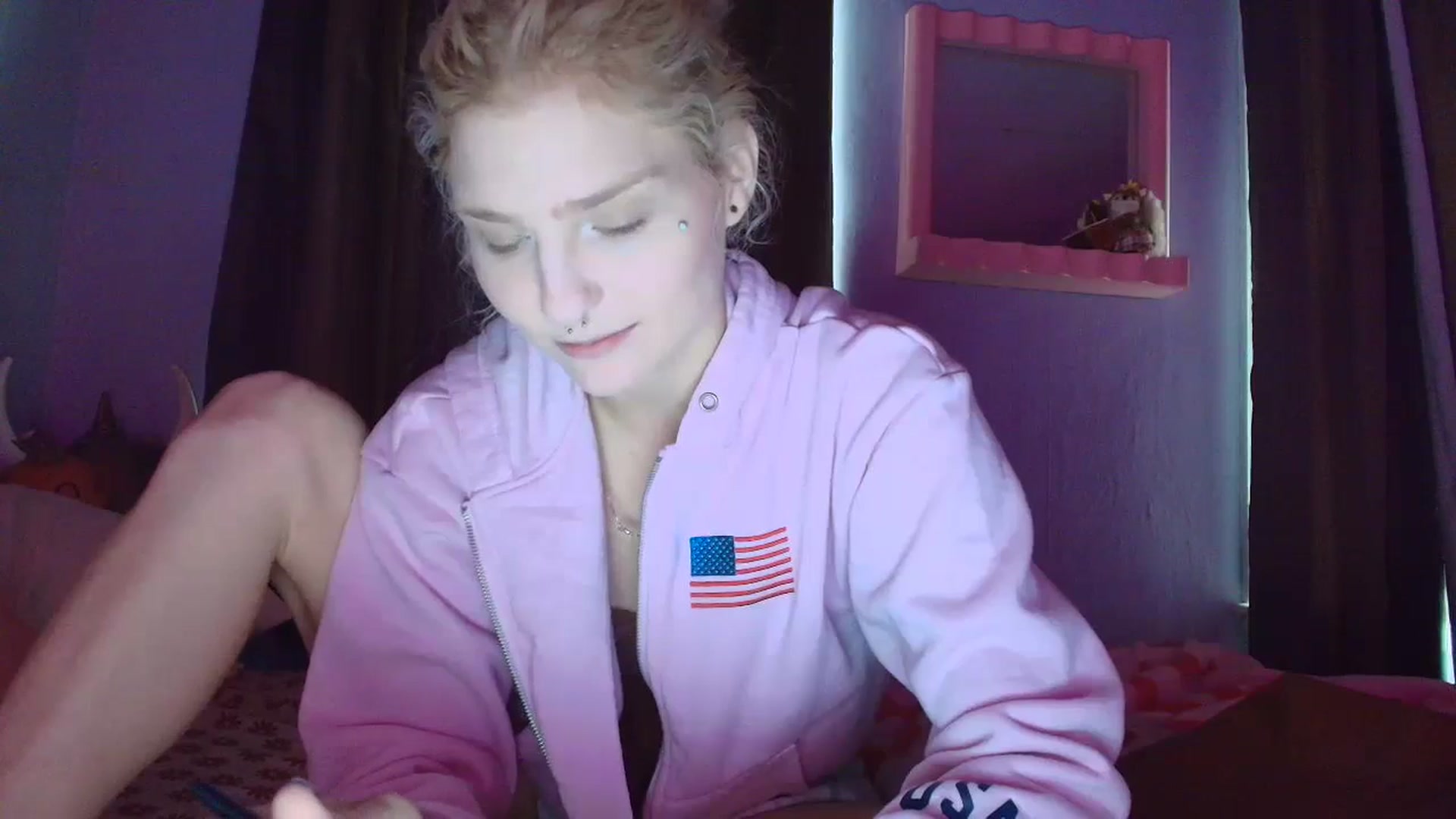 Gallery image thumbnail from DuckChan0's myfreecams stream on, 09/24/2025, 15:42 image 8 of 20