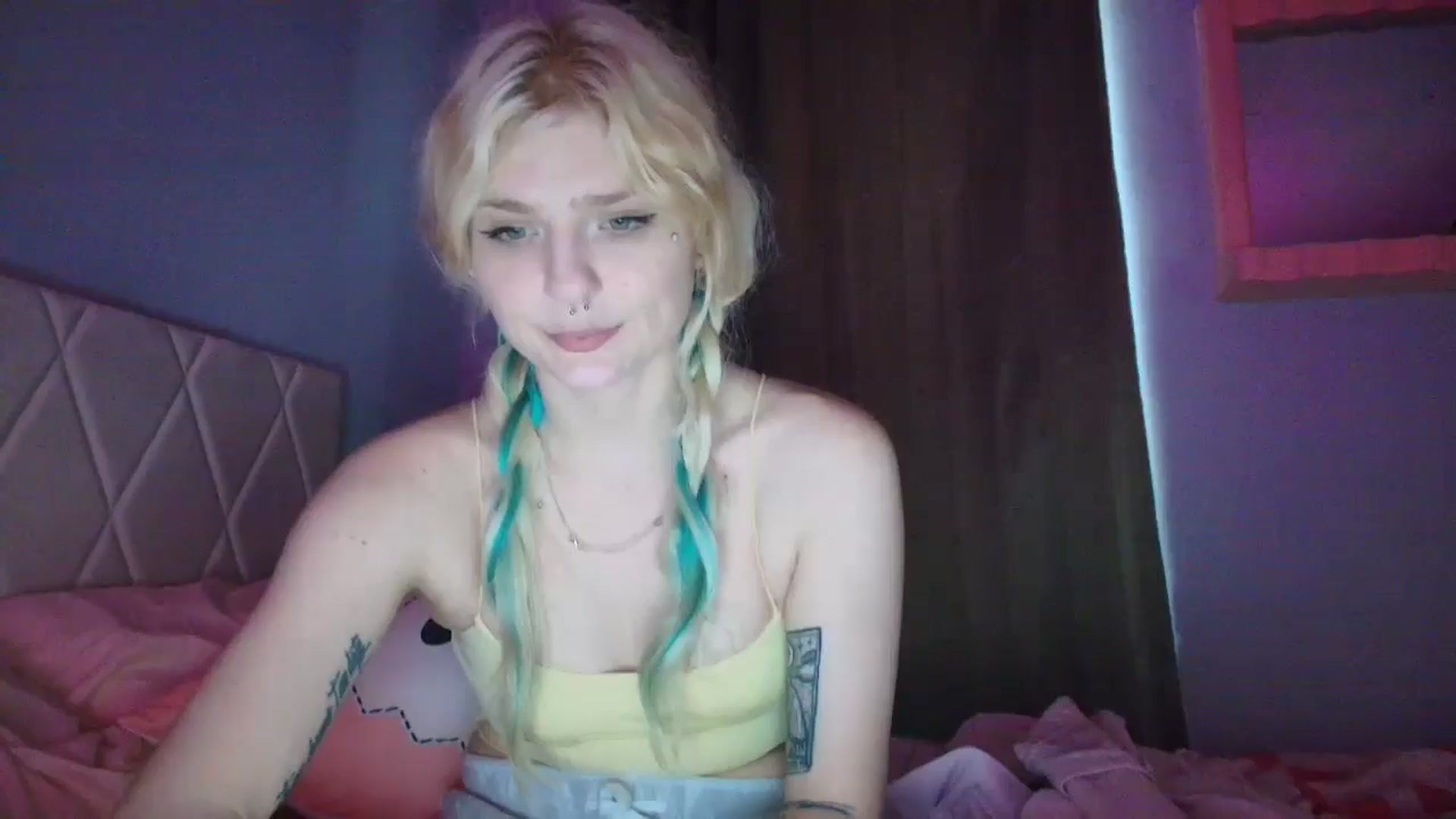 Gallery image thumbnail from DuckChan0's myfreecams stream on, 09/24/2025, 18:44 image 13 of 20