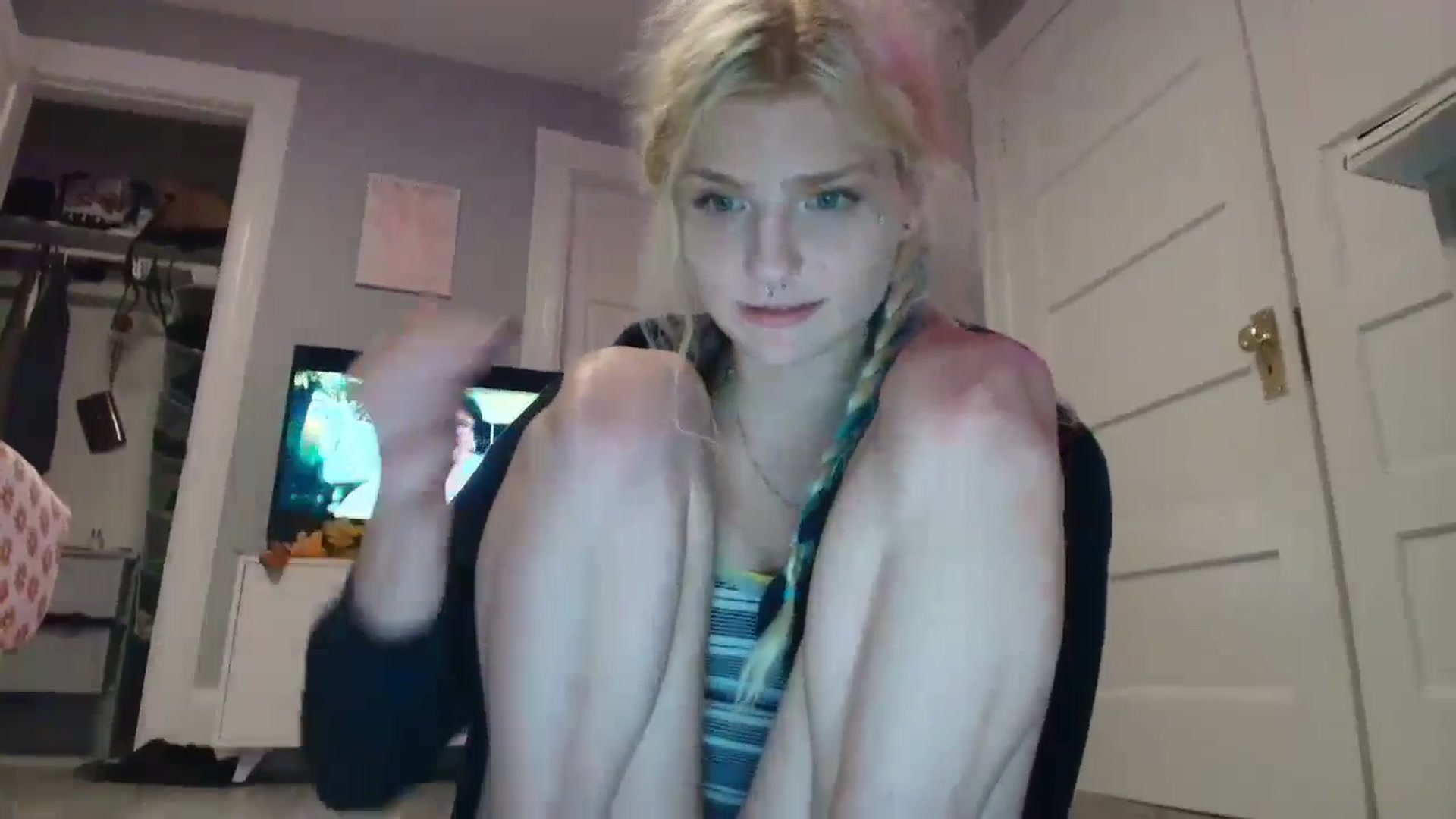 Gallery image thumbnail from DuckChan0's myfreecams stream on, 09/25/2025, 17:22 image 16 of 20
