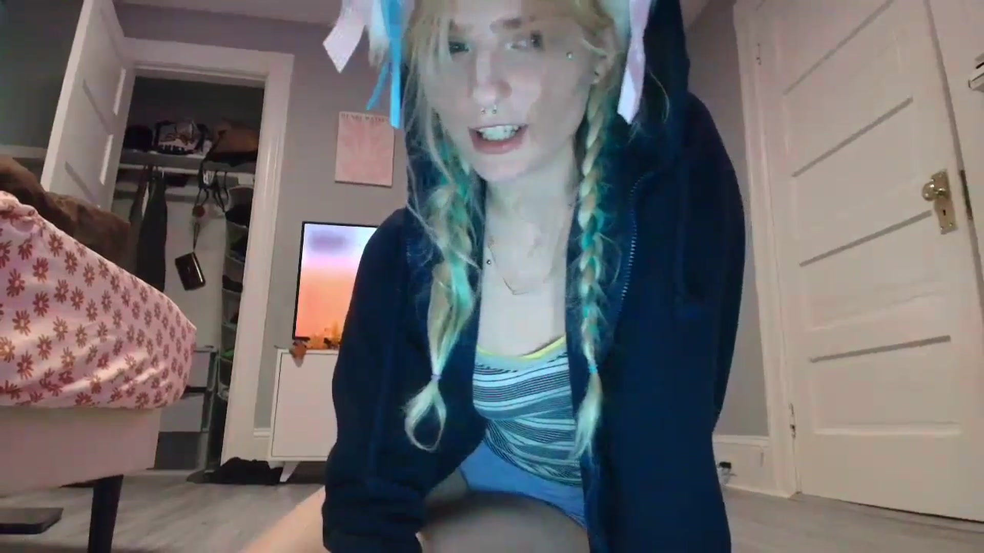 Gallery image thumbnail from DuckChan0's myfreecams stream on, 09/25/2025, 17:22 image 6 of 20