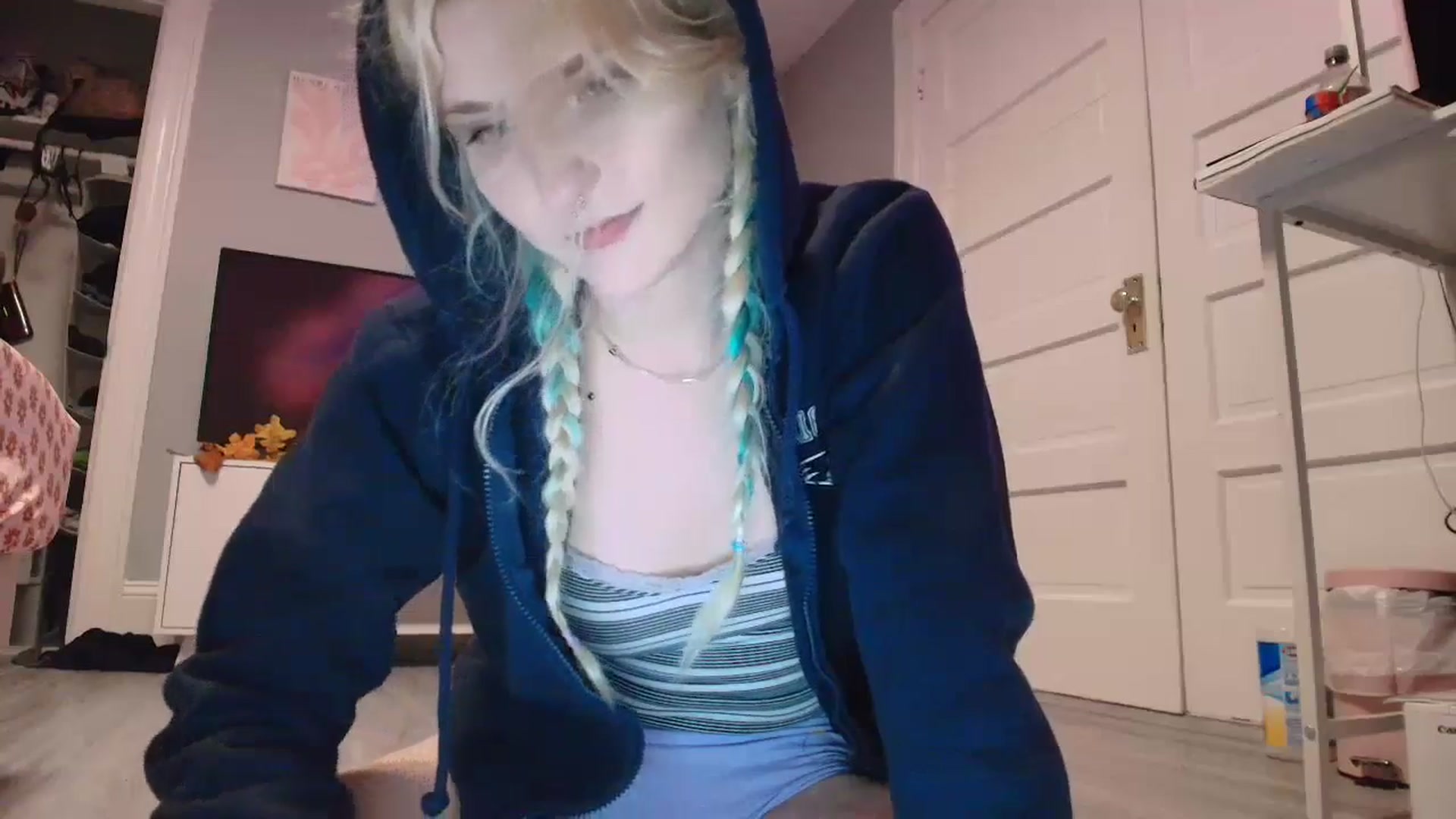Gallery image thumbnail from DuckChan0's myfreecams stream on, 09/25/2025, 18:01 image 20 of 20