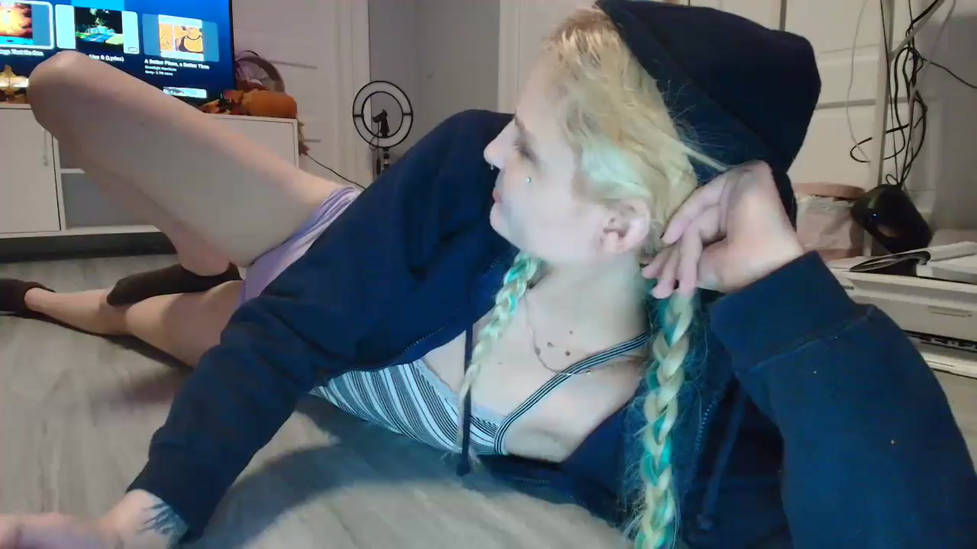 Gallery image thumbnail from DuckChan0's myfreecams stream on, 09/25/2025, 18:01 image 19 of 20