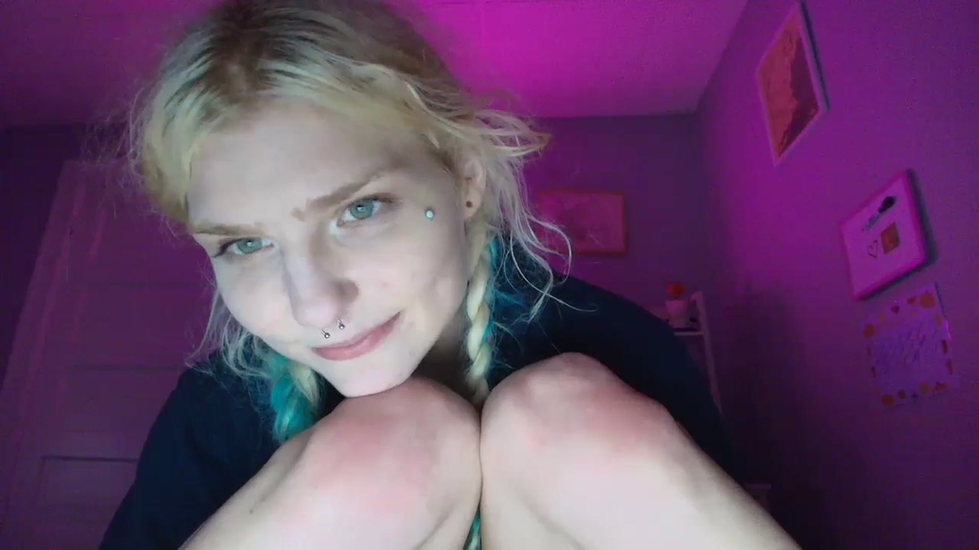 Gallery image thumbnail from DuckChan0's myfreecams stream on, 09/25/2025, 19:12 image 16 of 20