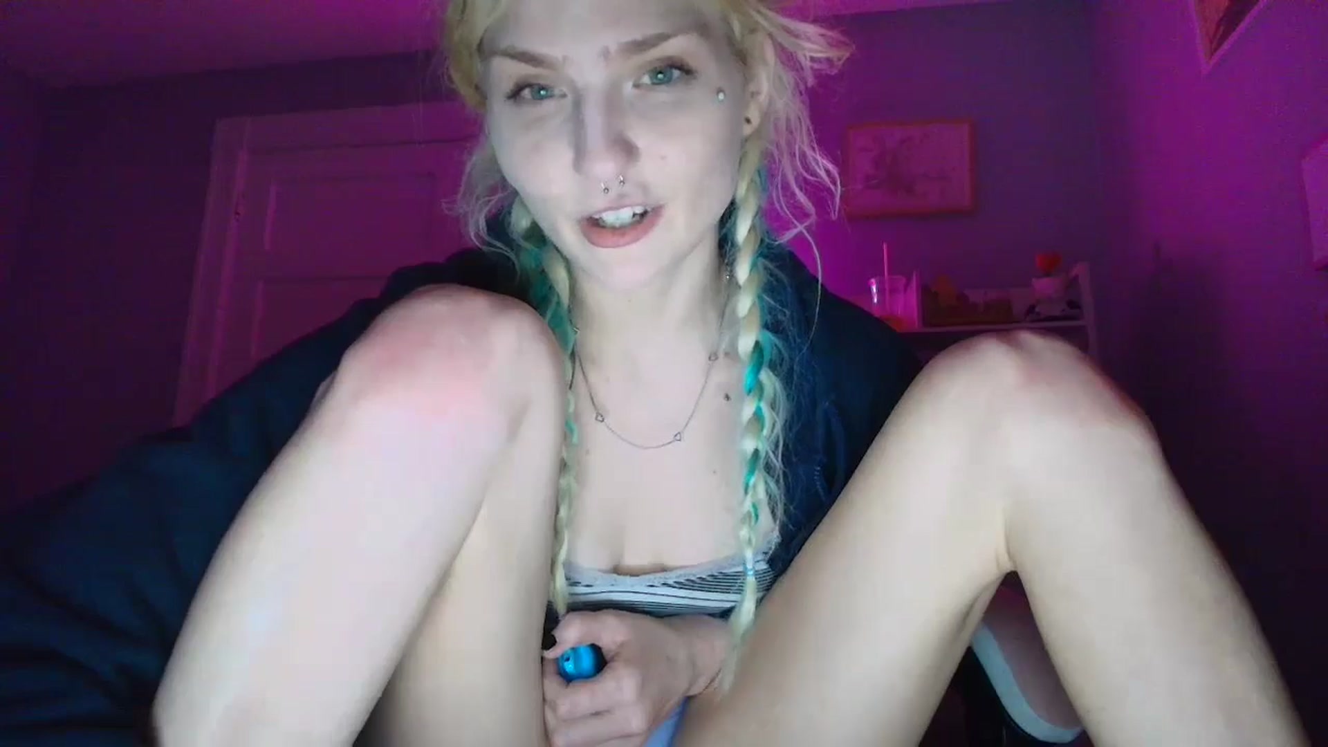 Gallery image thumbnail from DuckChan0's myfreecams stream on, 09/25/2025, 19:12 image 13 of 20