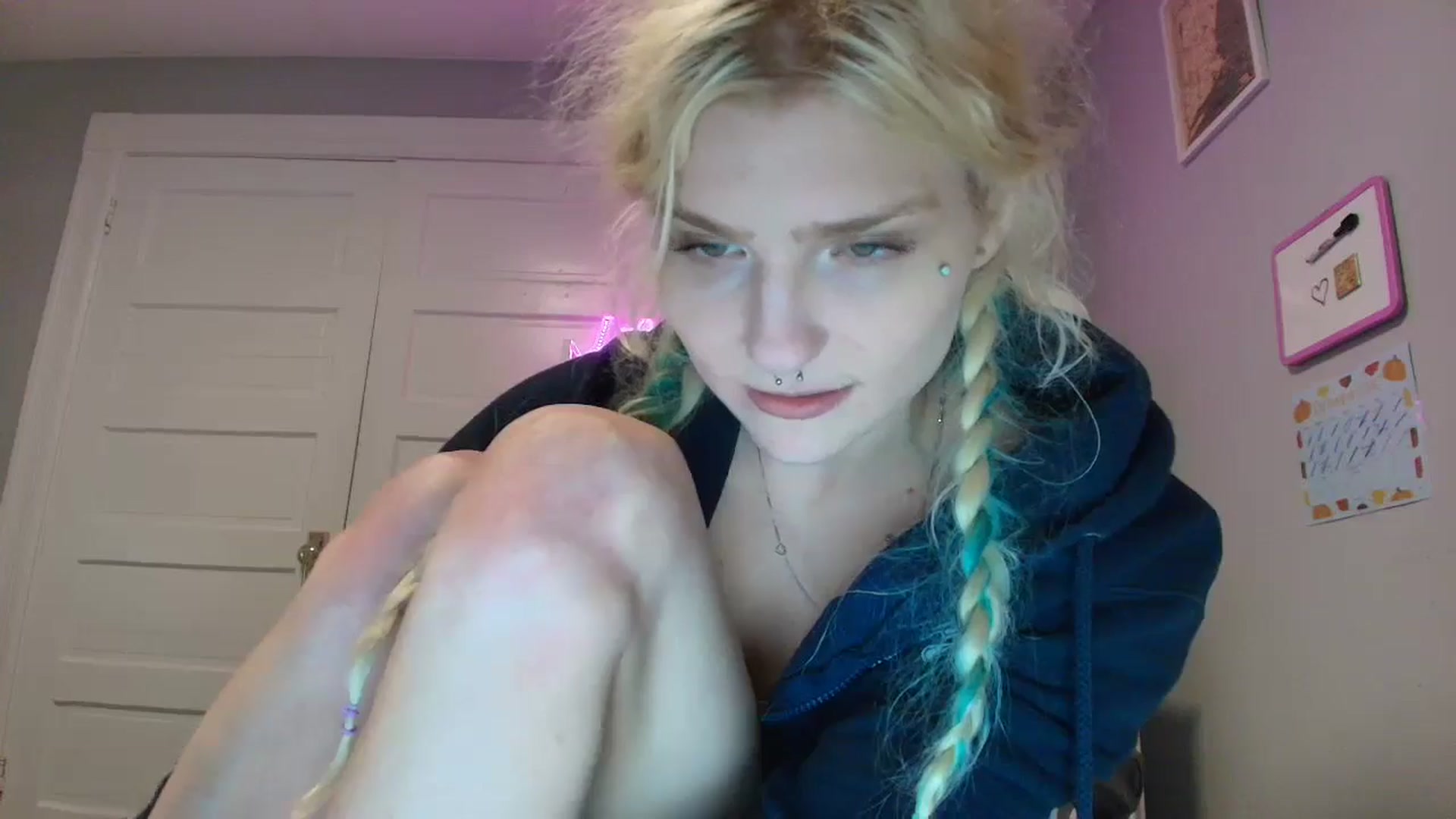 Gallery image thumbnail from DuckChan0's myfreecams stream on, 09/25/2025, 19:12 image 5 of 20