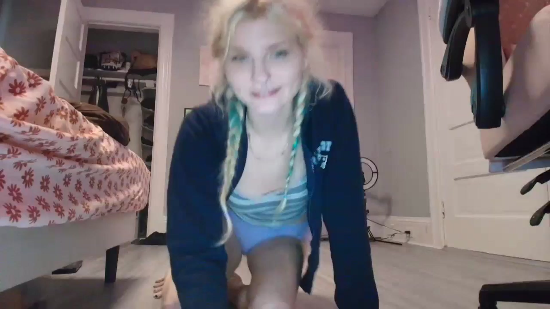 Gallery image thumbnail from DuckChan0's myfreecams stream on, 09/25/2025, 19:12 image 1 of 20